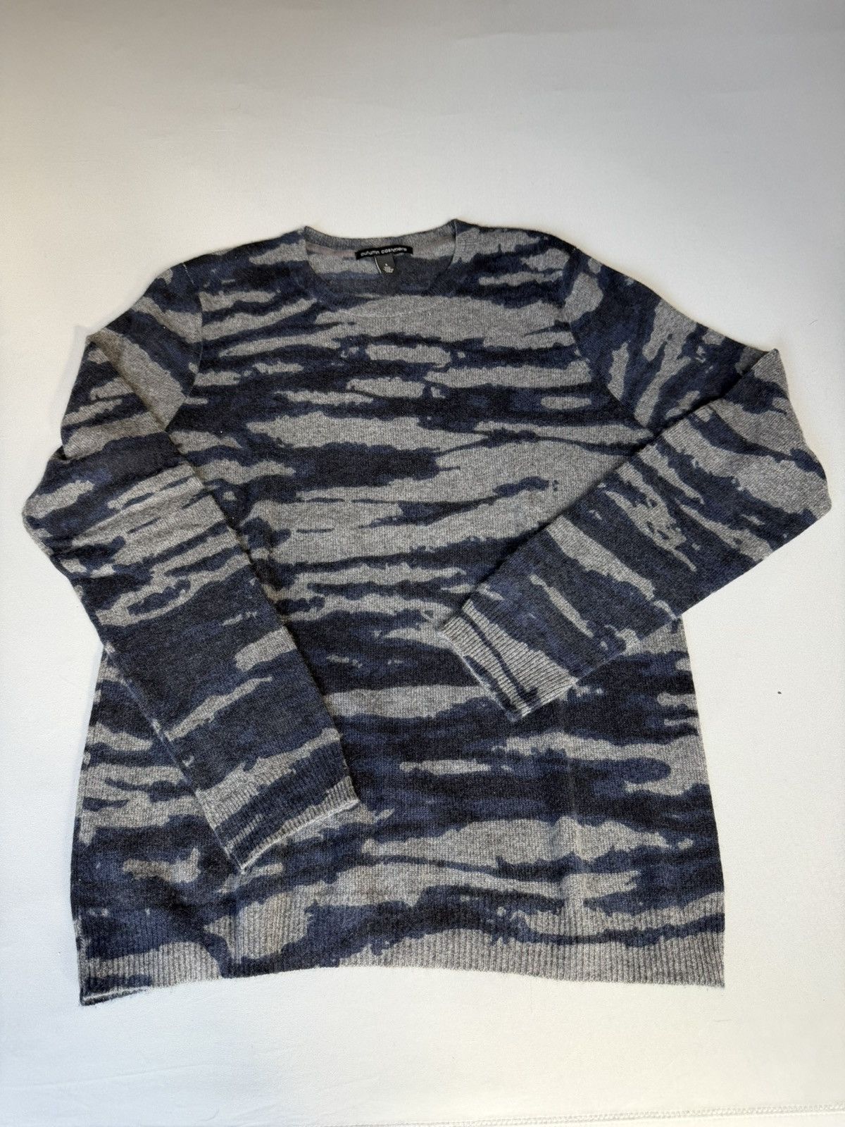 Autumn Cashmere - blue/grey camo cashmere sweater size S