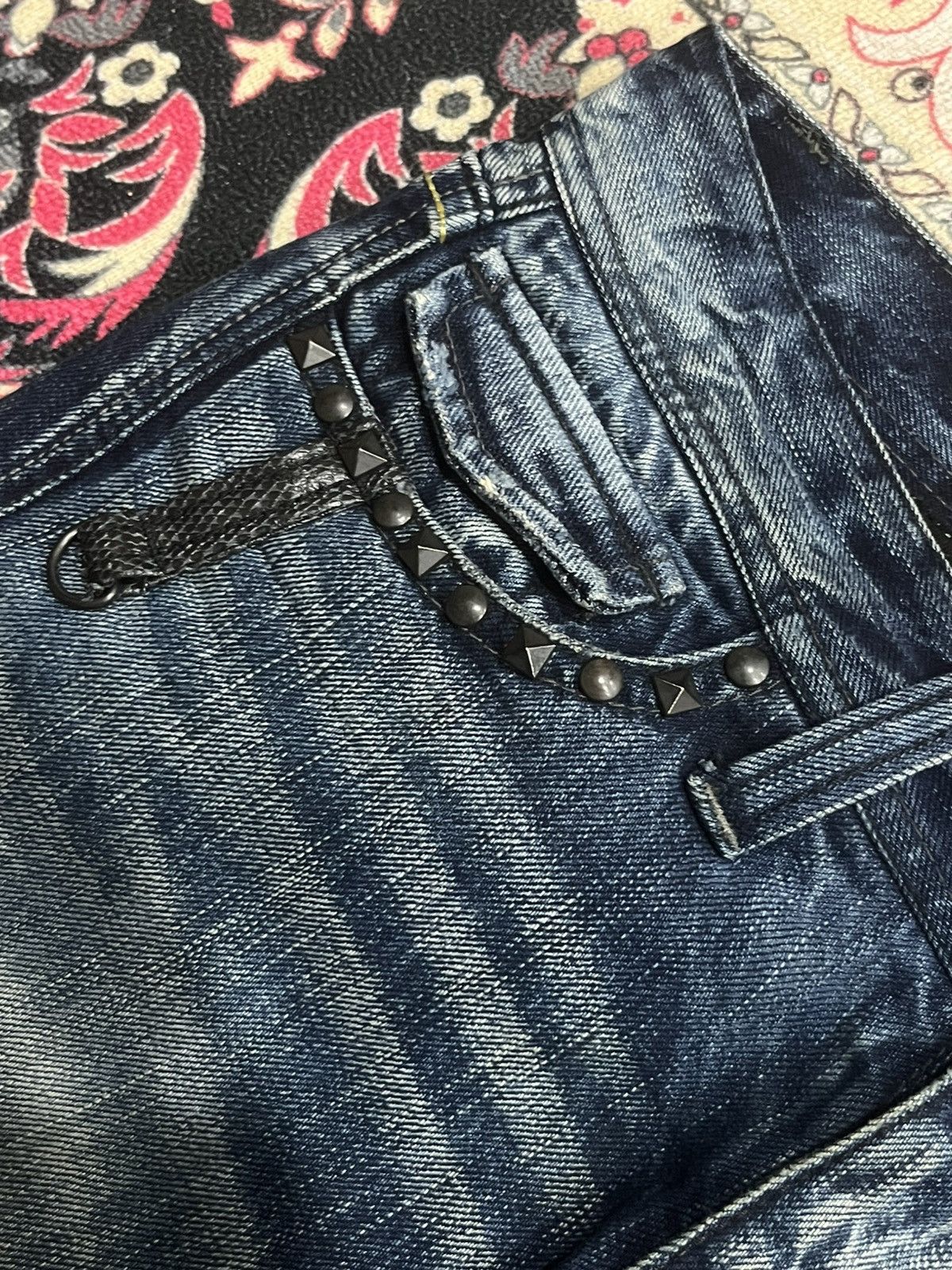 Tornado Mart Vintage Midas Snake Skin Studded Blue Crack Wash Flare Jeans Size US 30 / EU 46 - 6 Thumbnail
