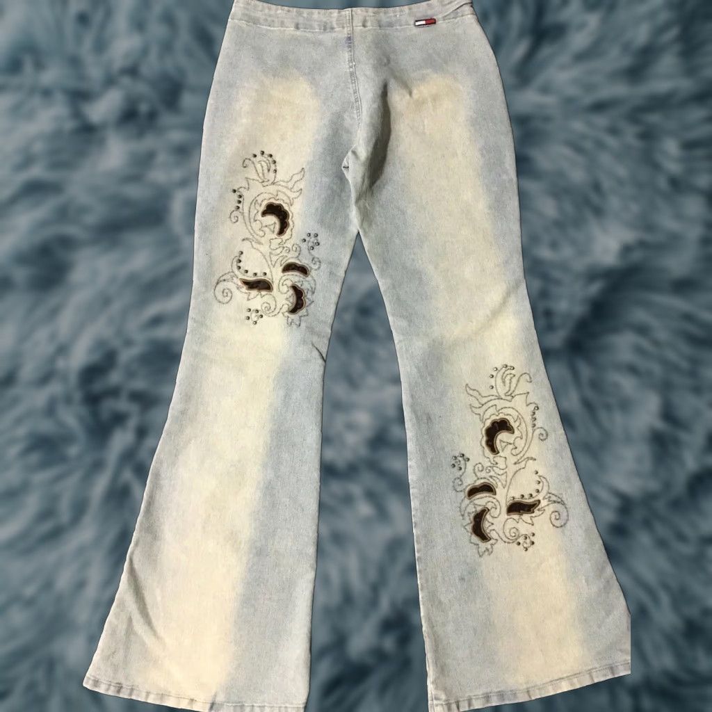 Tommy Hilfiger VINTAGE Tommy Hilfiger Jeans Paisley Bootcut Men 10 Blue 31 Inseam 33.5 Embroidered Western Hip Hop Grunge USA Flag 90s Size 32" / US 10 / IT 46 - 1 Thumbnail