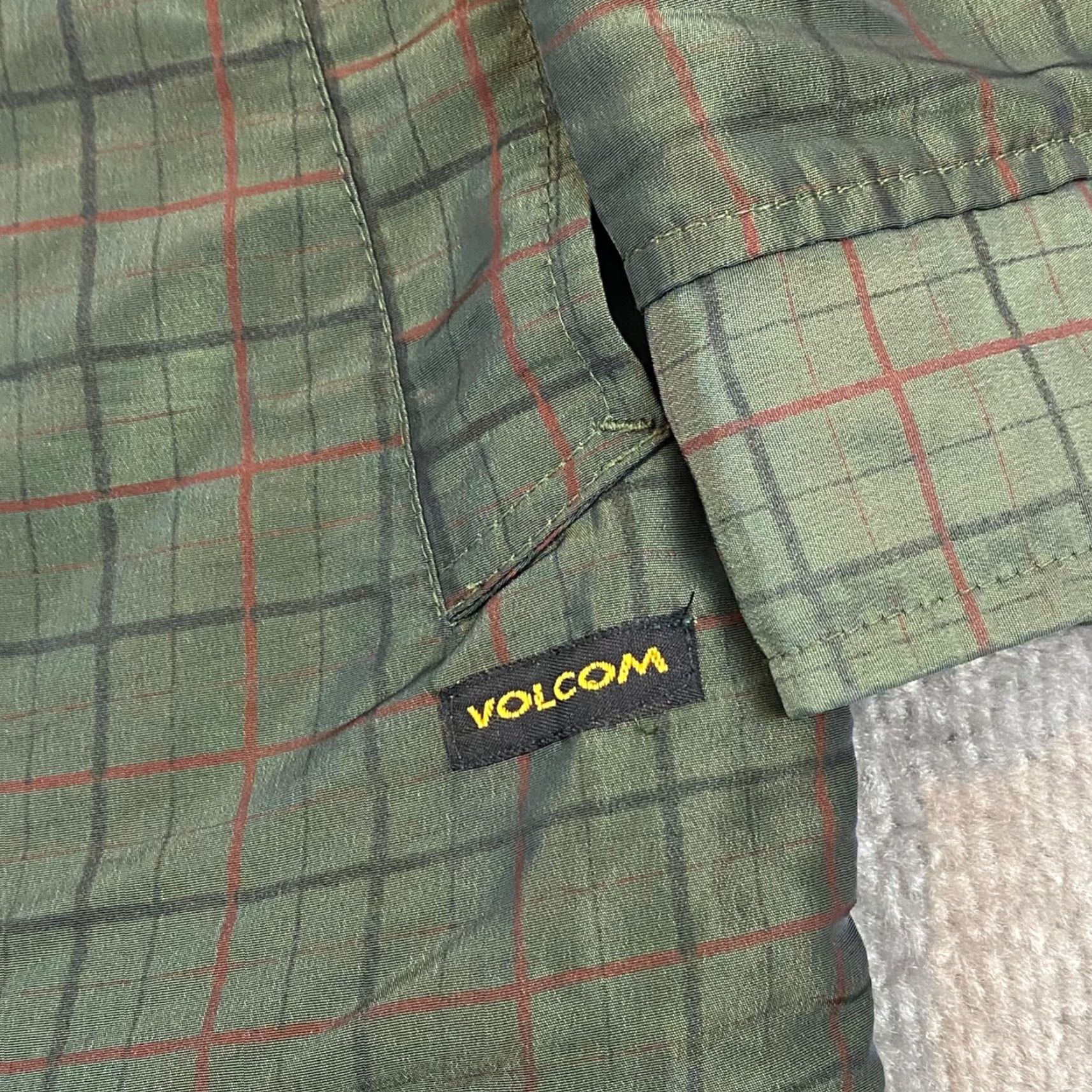 Volcom VINTAGE Volcom Jacket Mens M Green Shiny Nylon Full Zip Beach Shake 90s Shell Overcoat Mens Size US M / EU 48-50 / 2 - 4 Thumbnail