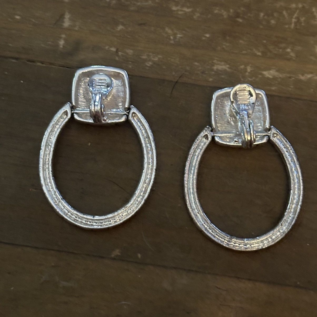 Vintage Vintage silver tone snake scale door knocker clip on earring Size ONE SIZE - 2 Thumbnail