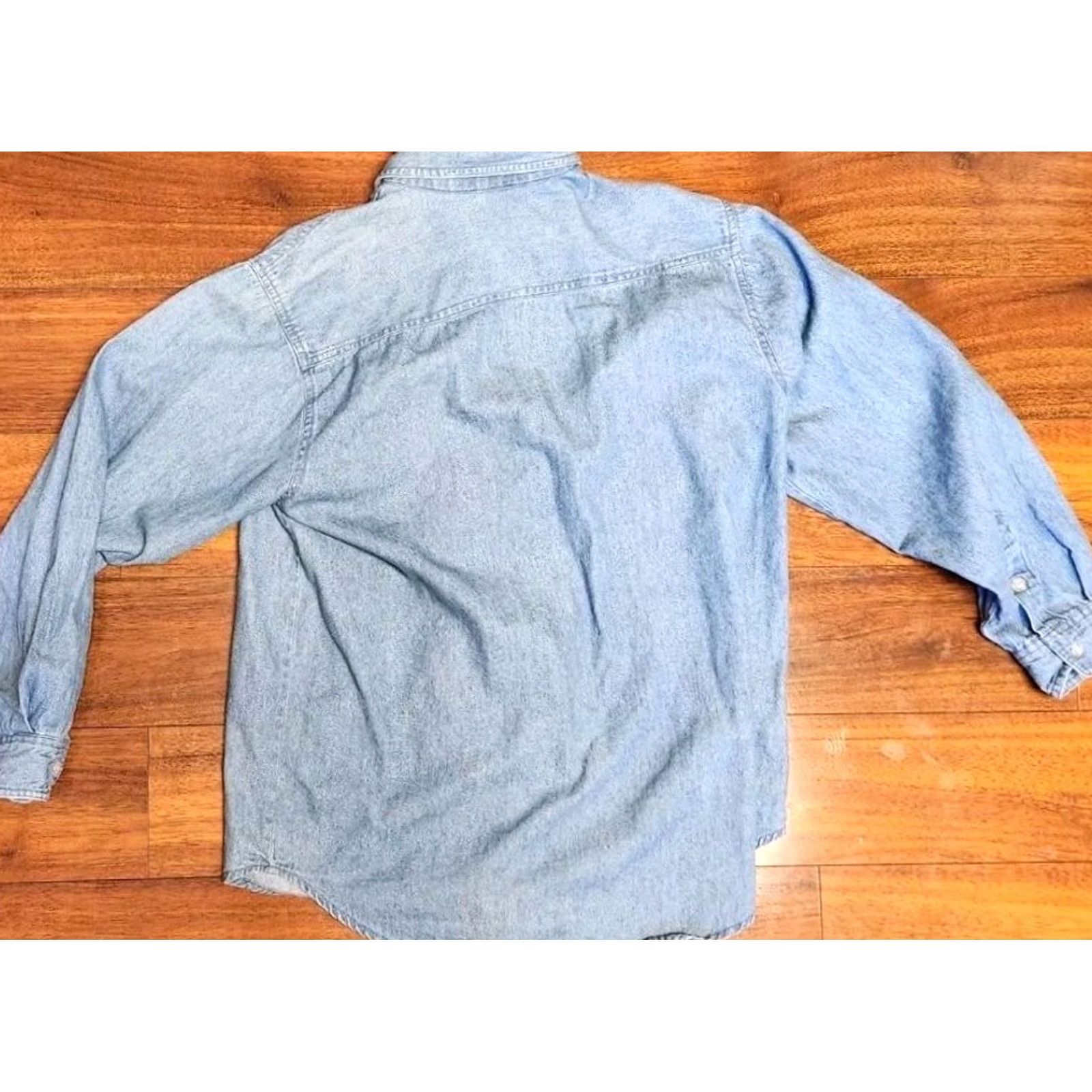 Disney Disney 101 Dalmatians Denim Shirt Women's M Medium Long Sleeve Vintage Button-Up Shirt Size M / US 6-8 / IT 42-44 - 2 Thumbnail