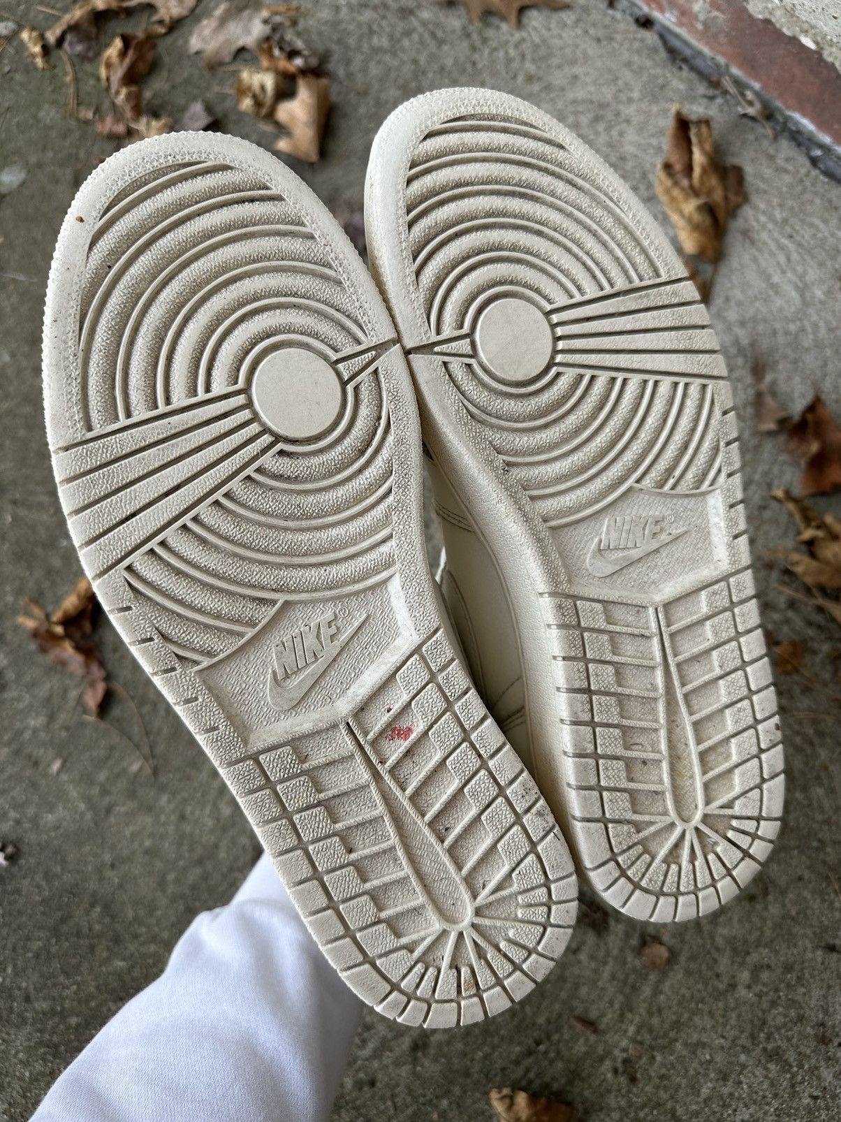 Jordan Brand × Nike Air Jordan 1 Retro High OG Sail 2017 size 8.5 Size US 8.5 / EU 41-42 - 5 Thumbnail