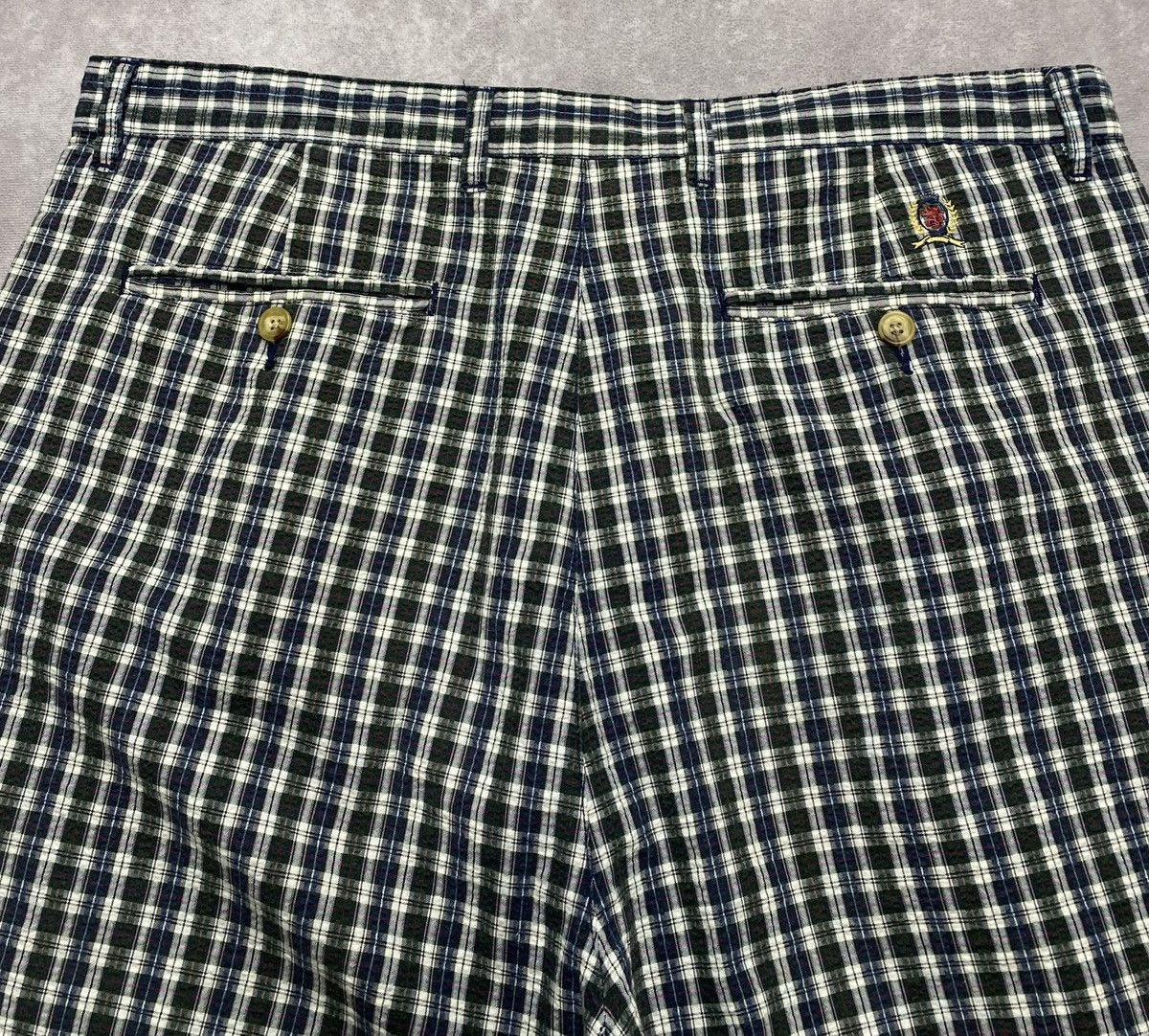 Tommy Hilfiger 90’s Vintage Tommy Hilfiger Blue & Green Plaid Chino Shorts Size US 38 / EU 54 - 2 Thumbnail