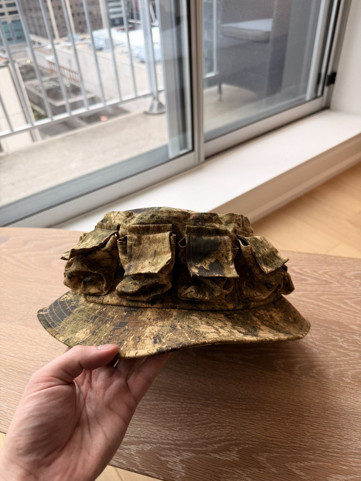 General Research AW98 General Research ‘Parasite’ 10 Cargo Pocket Camo Bucket Size ONE SIZE - 2 Thumbnail