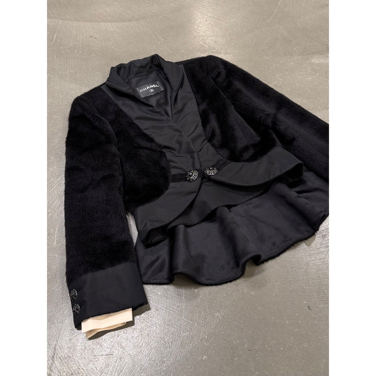 Chanel A/W2010 Chanel runway alpaca peplum jacket Size S / US 4 / IT 40 - 4 Thumbnail