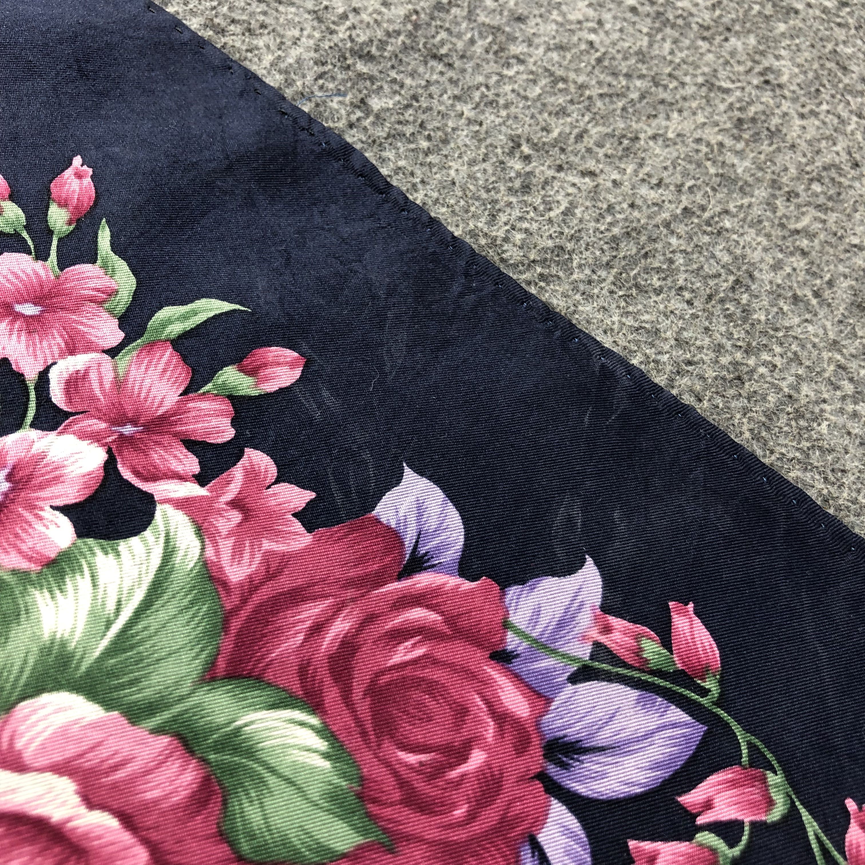 Japanese Brand Luxury Floral Silk Scarf M564 Size ONE SIZE - 9 Thumbnail