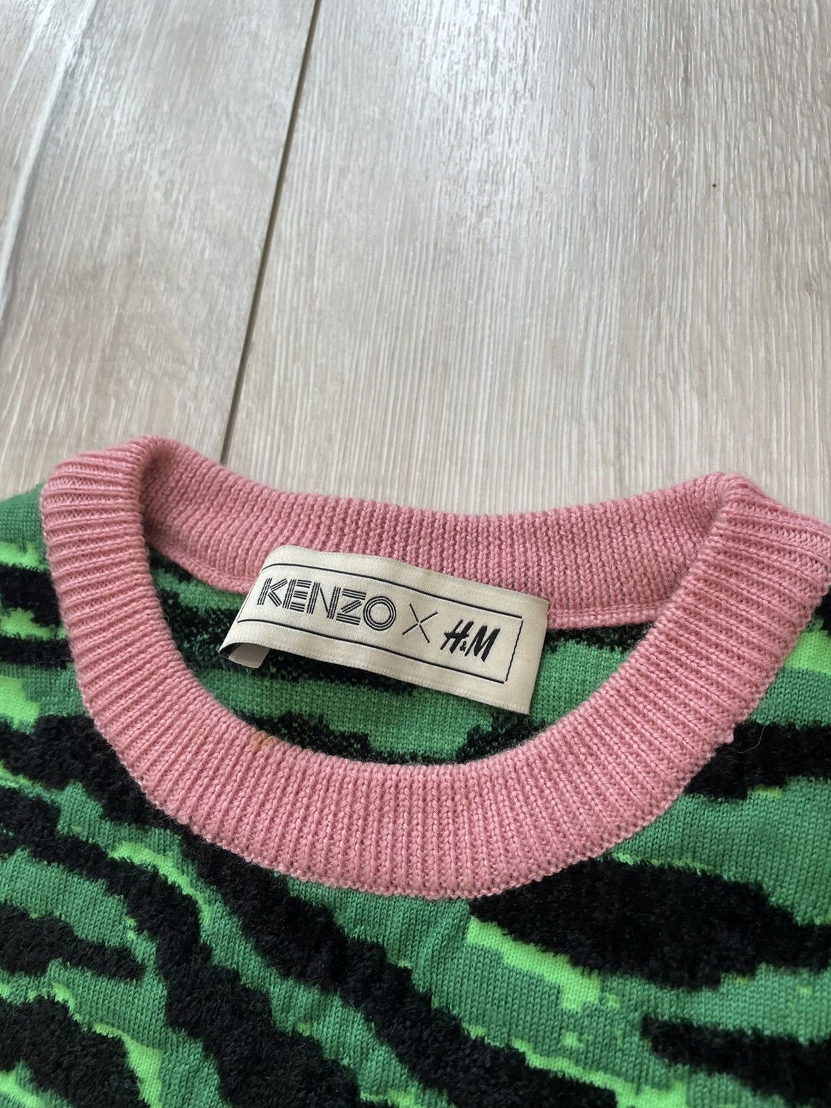 H&M × Kenzo × Vintage Kenzo x H&M Green/Pink Tiger Pattern Knit Sweater Size XS / US 0-2 / IT 36-38 - 2 Thumbnail