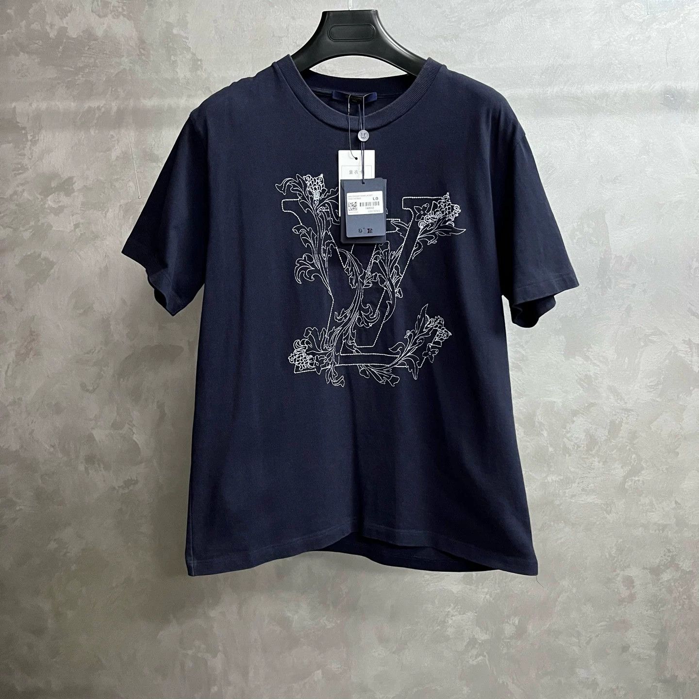 Louis Vuitton Louis Vuitton Floral Embroidered Blue T-Shirt L Women Size L / US 10 / IT 46 - 1 Thumbnail