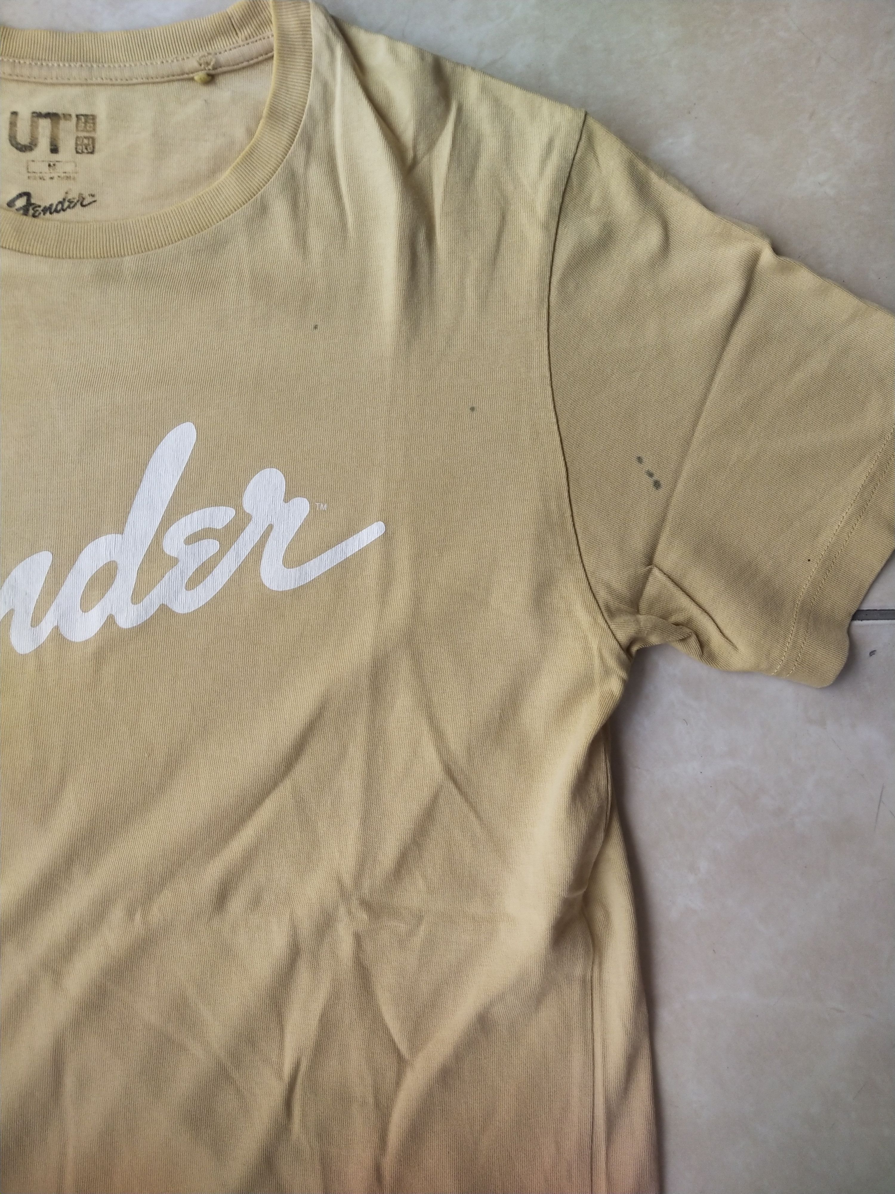 Band Tees Fender x Uniqlo Guitar Rock and Roll Graphic Tee Size US M / EU 48-50 / 2 - 3 Thumbnail