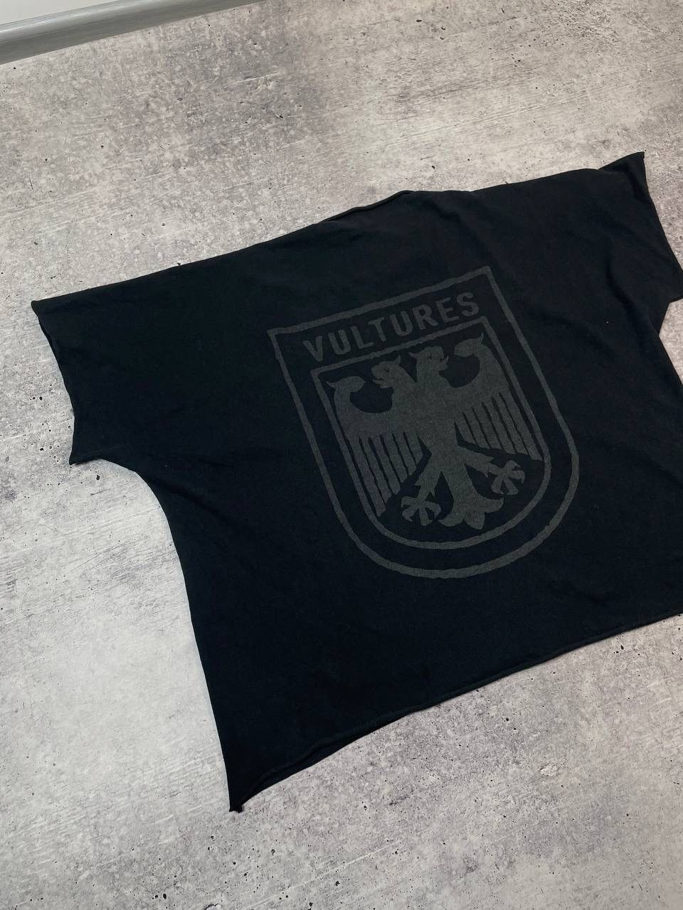 Kanye West Vultures Kanye West Promo Big Logo Merch Tee T-Shirt Y2K Size US L / EU 52-54 / 3 - 3 Thumbnail