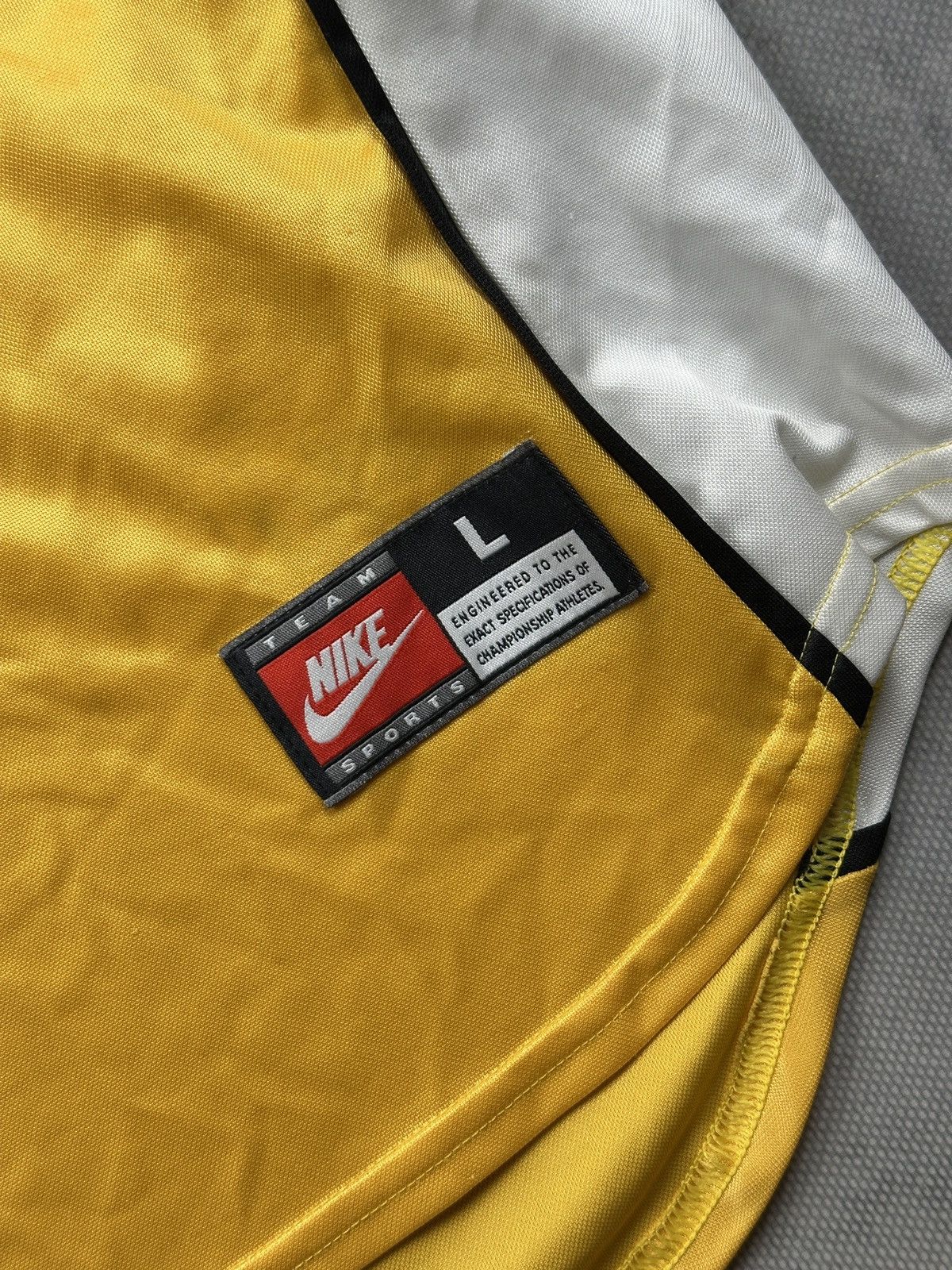 Nike Vintage Nike Borussia Dortmund Nerlinger 8 Football Jersey Size US L / EU 52-54 / 3 - 7 Thumbnail
