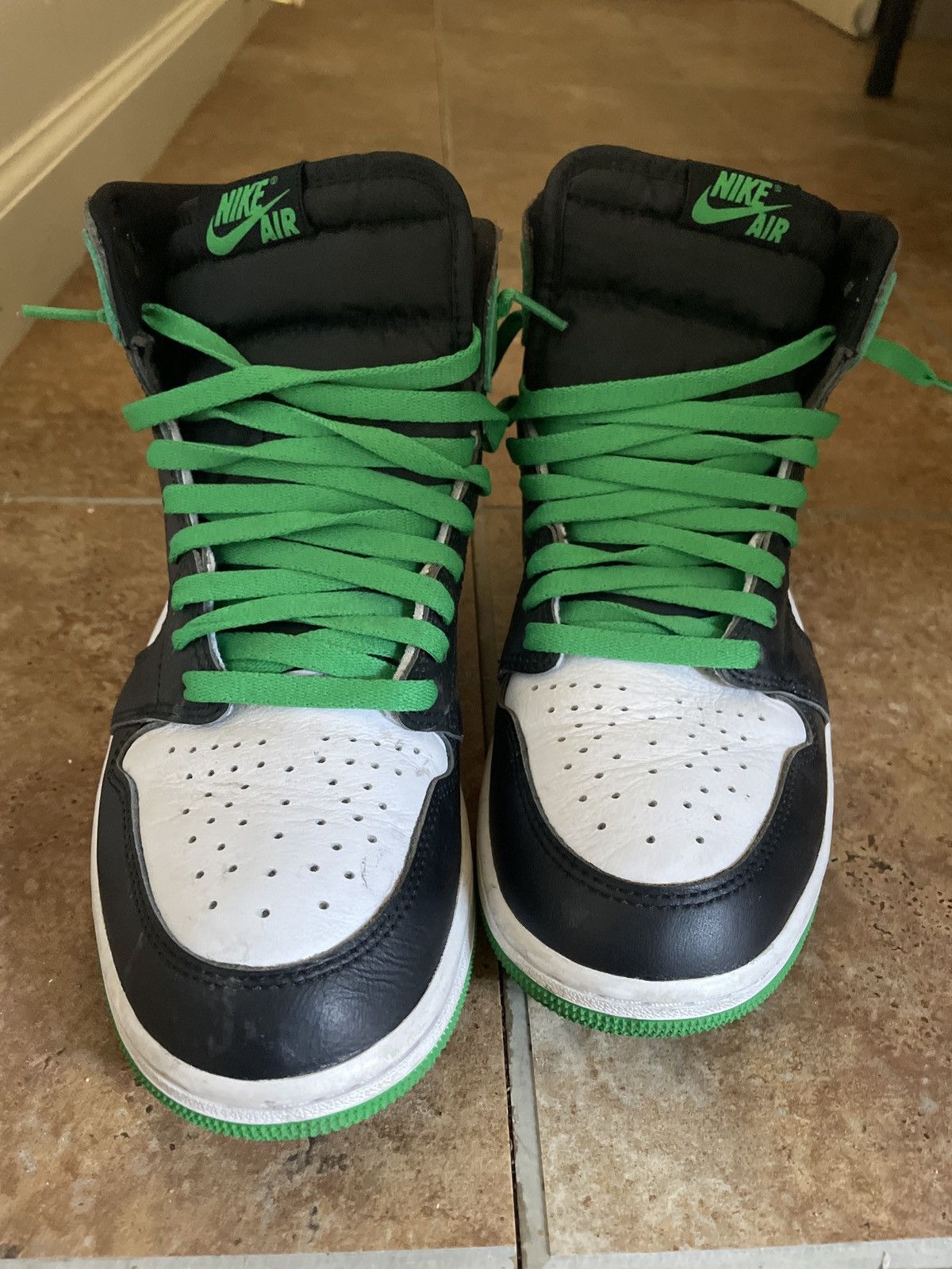 Jordan Brand Lucky Green Retro 1 Size US 9 / EU 42 - 1 Thumbnail