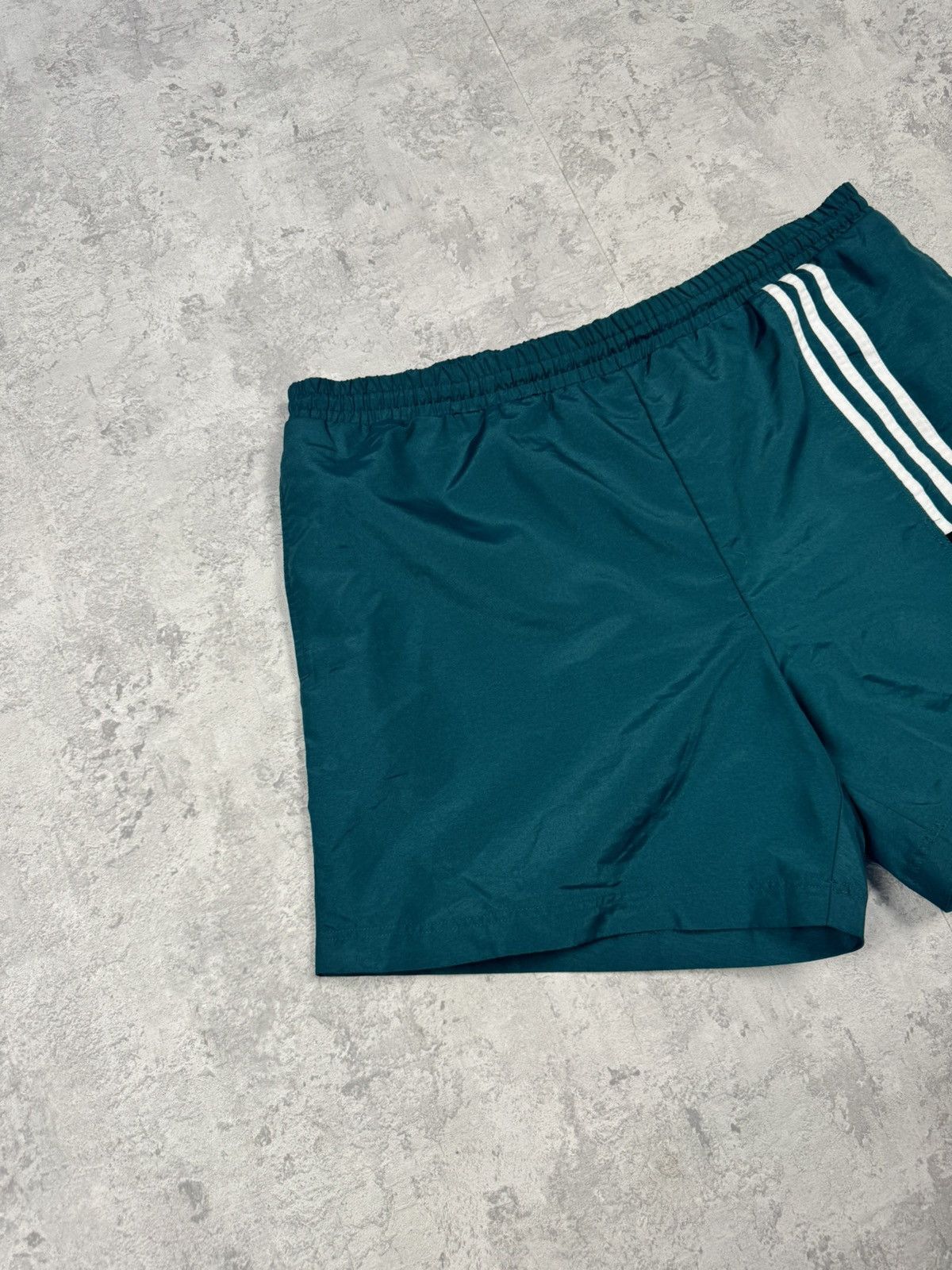 Adidas Vintage Adidas Y2K Shorts Size L Size US 34 / EU 50 - 2 Thumbnail