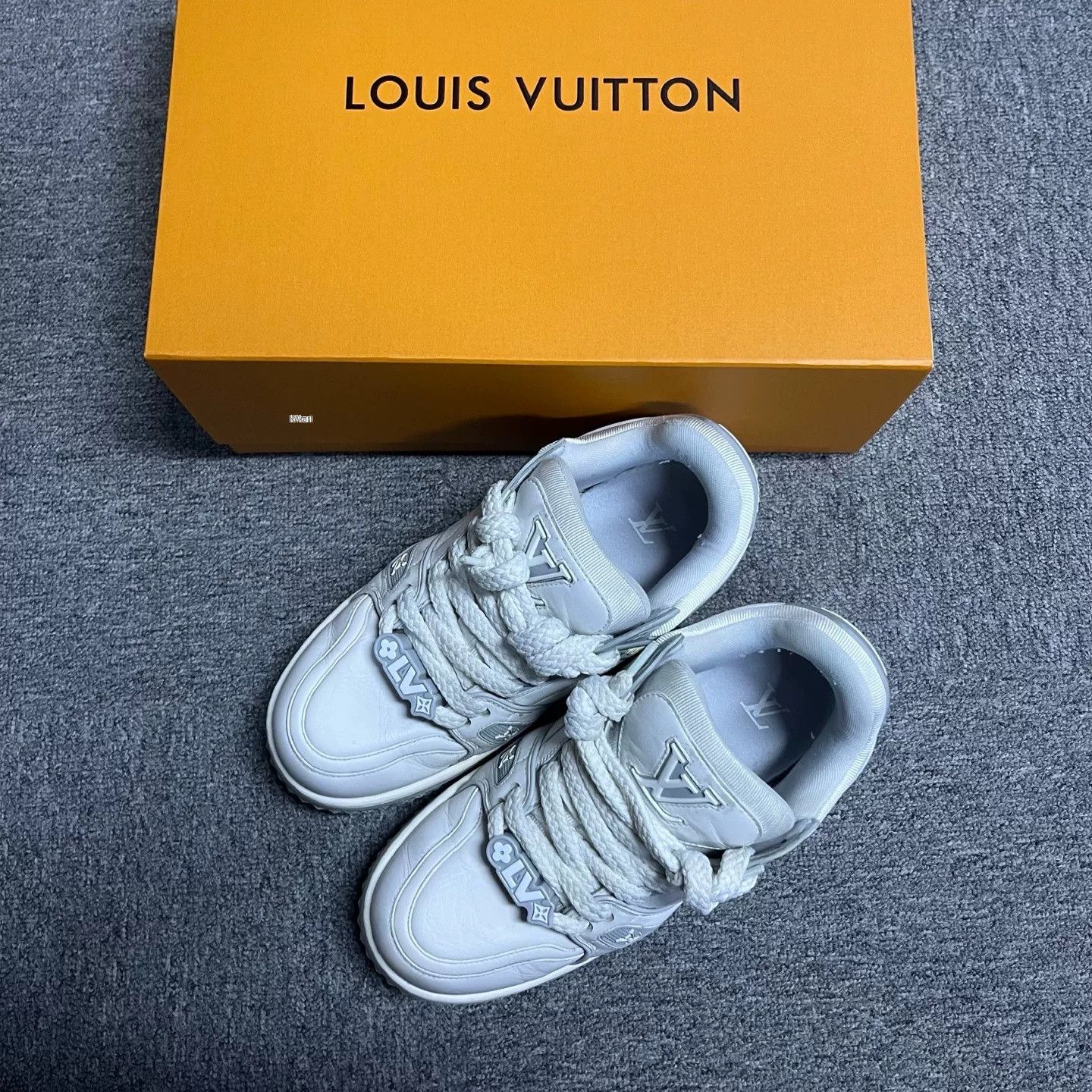 Louis Vuitton Louis Vuitton White Gray Low-Top Sneakers Size US 8 / EU 41 - 1 Thumbnail