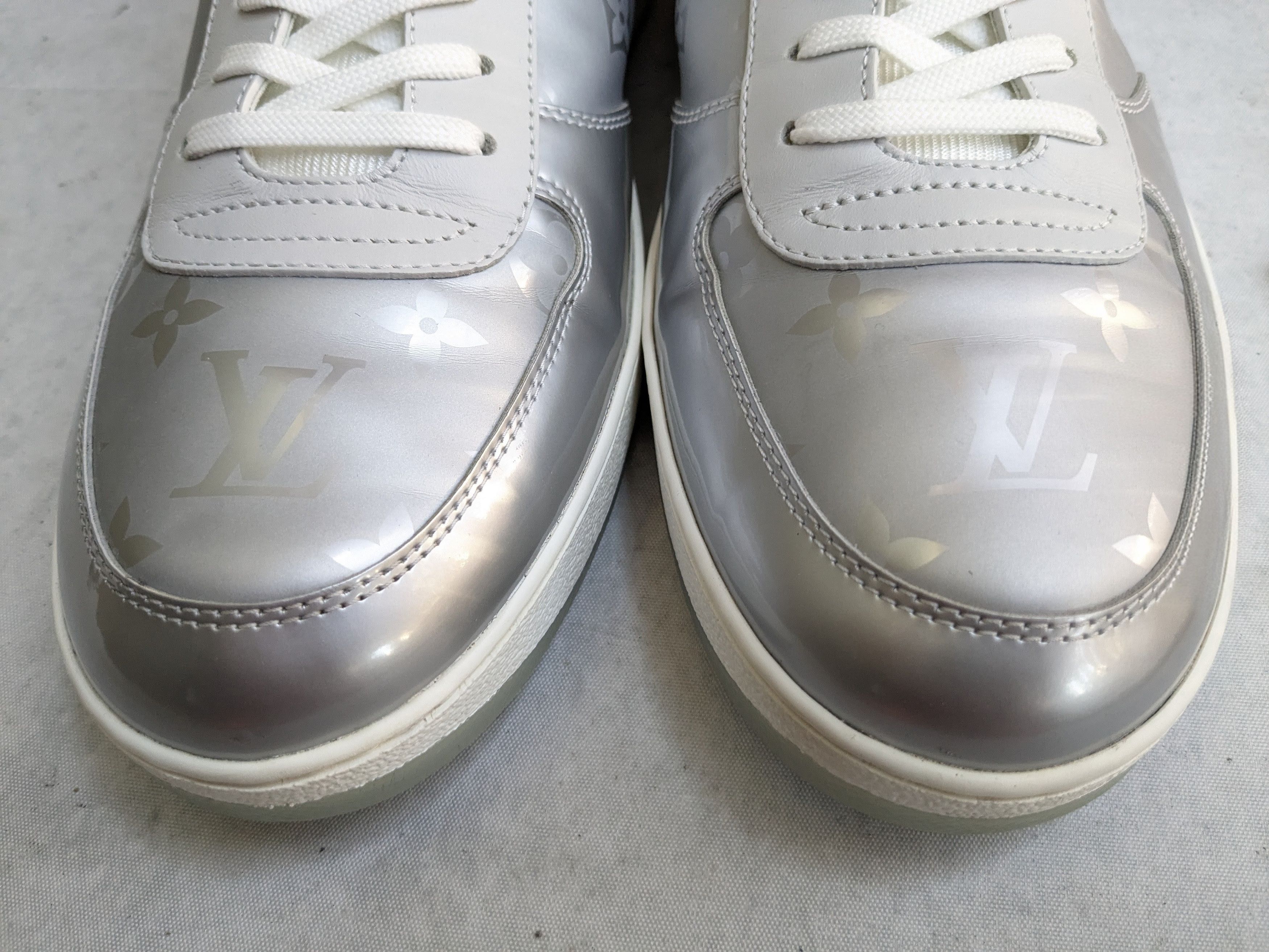 Louis Vuitton Louis Vuitton Monogram Sneakers Silver 10.5 Leather Size US 10.5 / EU 43-44 - 4 Thumbnail