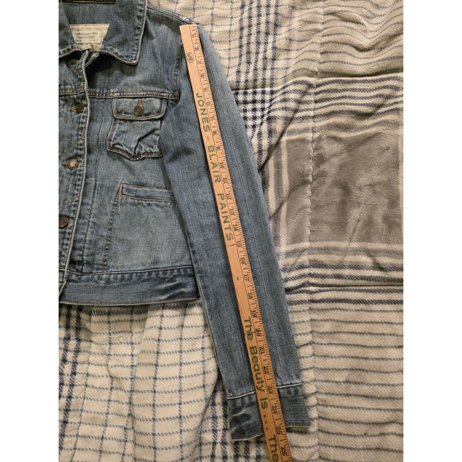 Abercrombie & Fitch VINTAGE Abercrombie & Fitch Women's Denim Trucker Jacket Short Cropped Blue Cotton Button Pockets Collared Casual, Travel, Party 90s Grunge Womens M Size M / US 6-8 / IT 42-44 - 8 Thumbnail