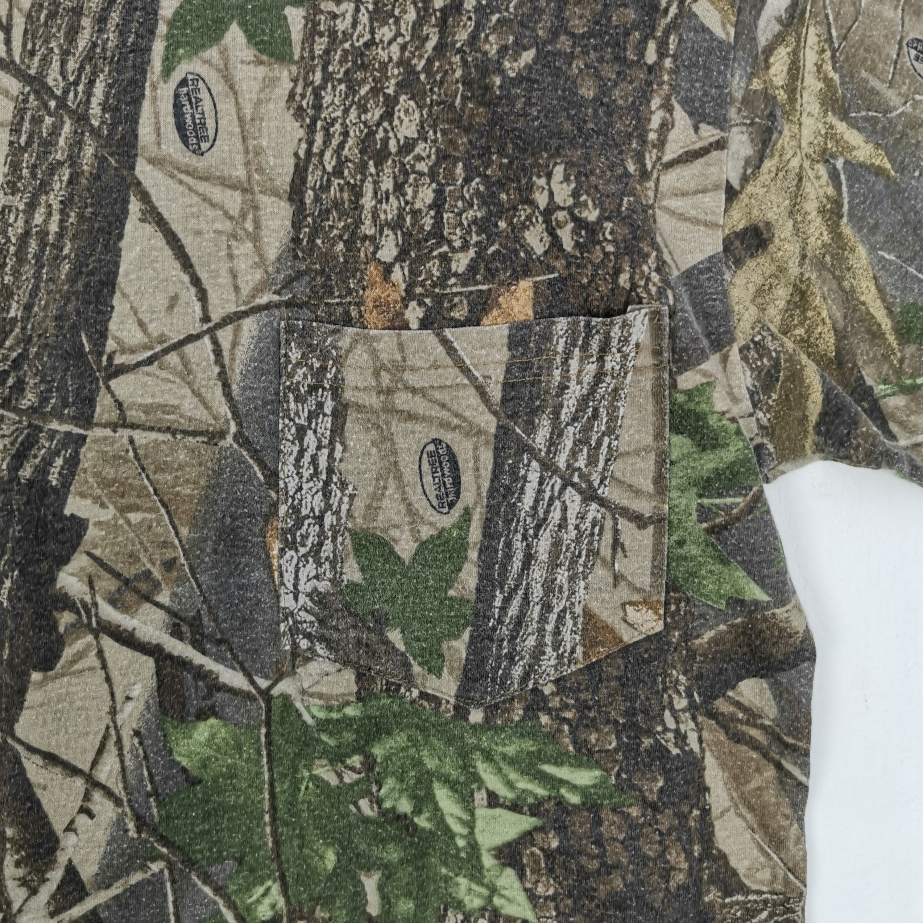Realtree Vintage Y2K Tree Camouflage Real Tree T-Shirt Crewneck SOLD Size US M / EU 48-50 / 2 - 4 Thumbnail