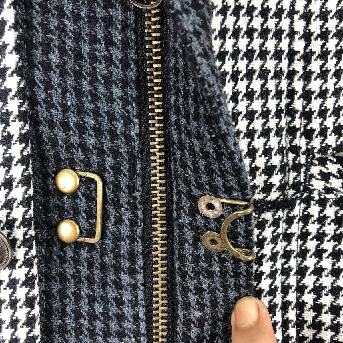 Japanese Brand Vintage 90’s Twenty Works Clasp Houndstooth Jacket Size US M / EU 48-50 / 2 - 6 Thumbnail