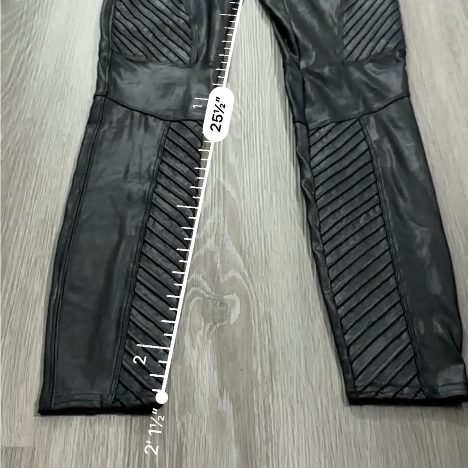 Spanx Spanx Faux Leather Mid Rise Moto Leggings in Very Black Sz M Size 25" / US 0 / IT 36 - 13 Thumbnail