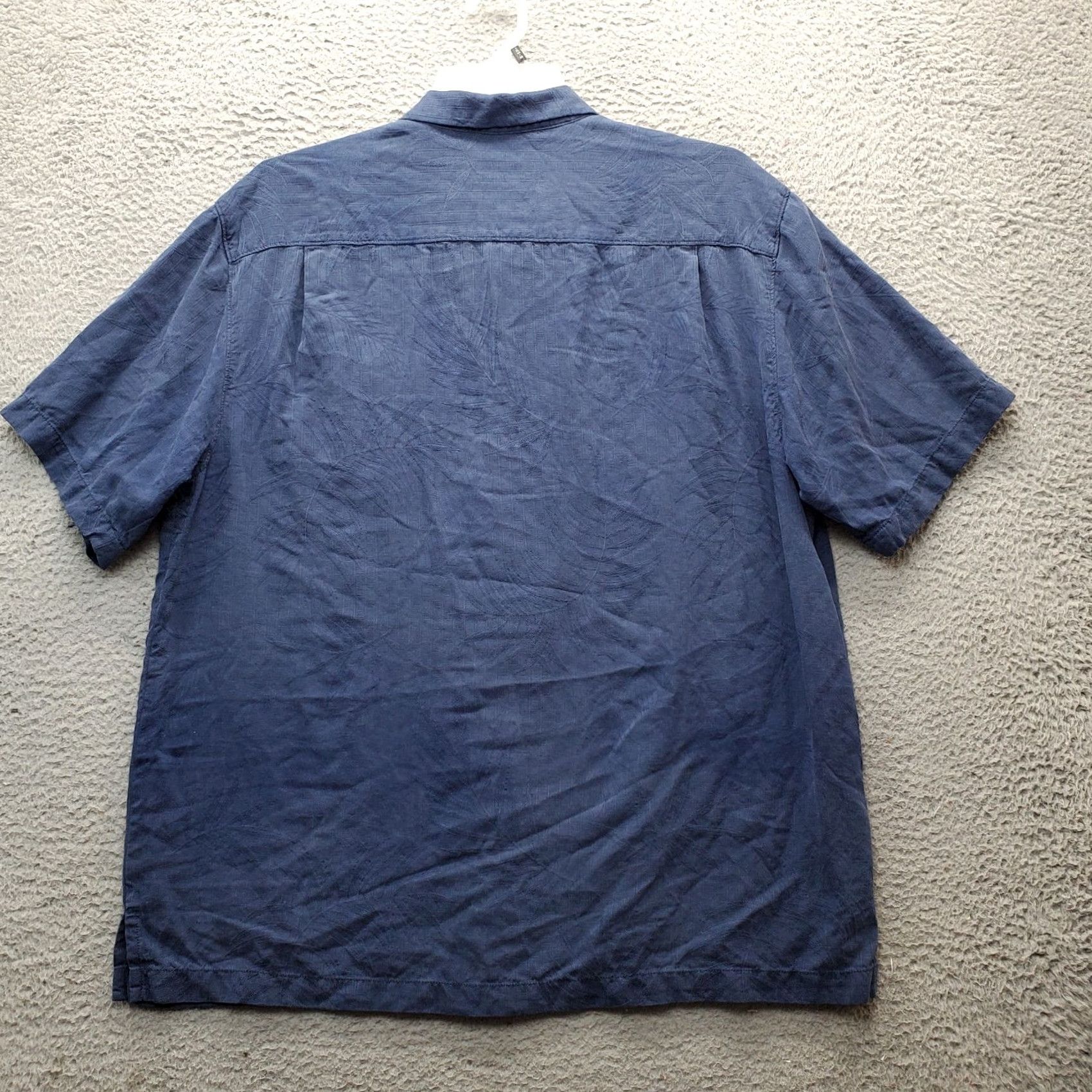 Tommy Bahama VINTAGE Tommy Bahama Shirt Mens XL Navy Silk Original Fit Embossed Palm Leaf Size US XL / EU 56 / 4 - 2 Thumbnail