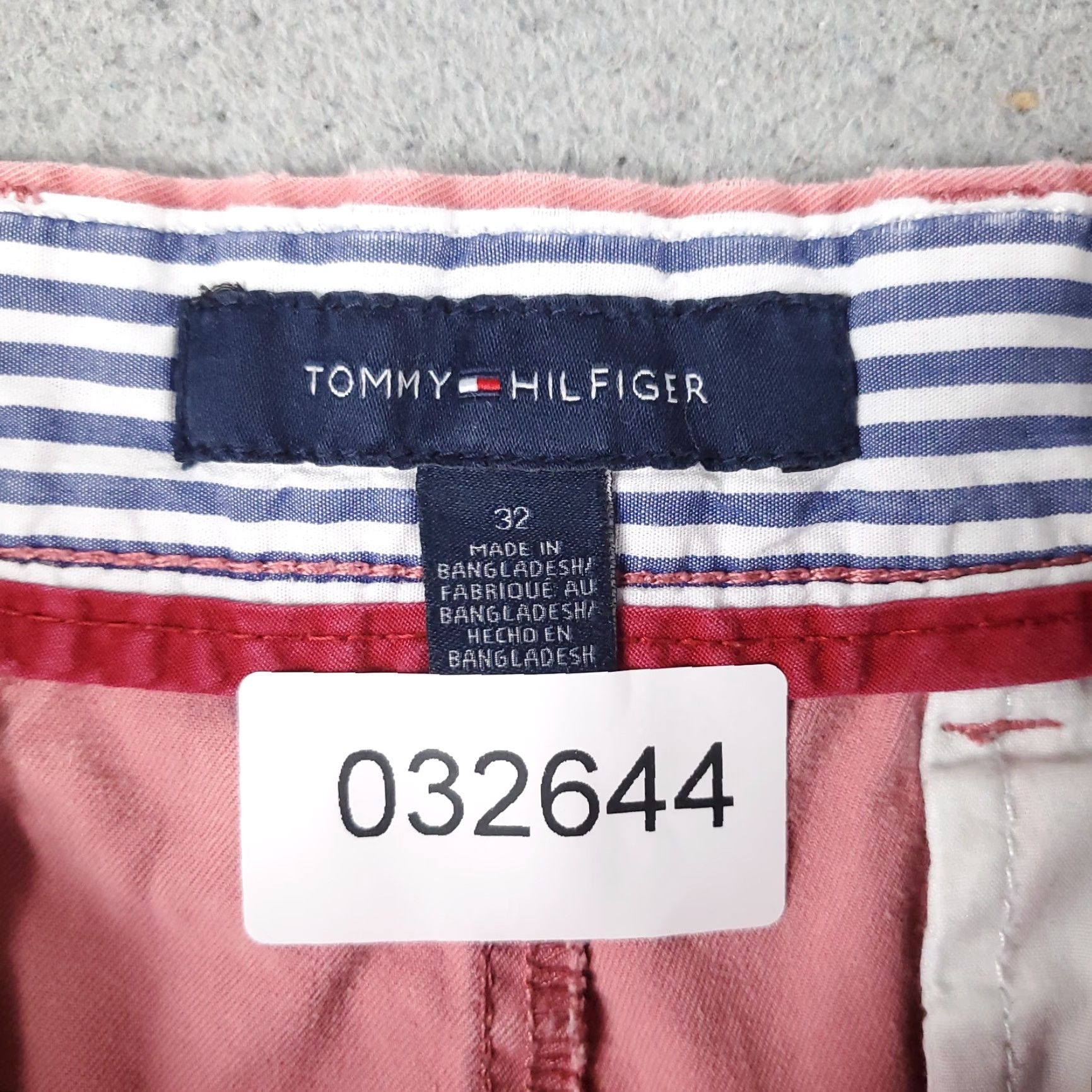 Tommy Hilfiger VINTAGE Tommy Hilfiger Shorts Men Size 32 Pink Casual Chino Flat Front Summer Size US 32 / EU 48 - 8 Thumbnail