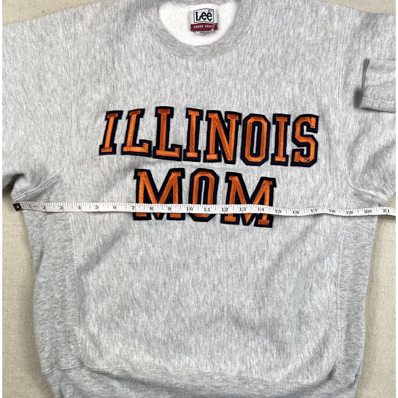 Champion VINTAGE Champion Gray Crewneck Sweatshirt USA 90s Sz M Mens Mom Size US M / EU 48-50 / 2 - 5 Thumbnail