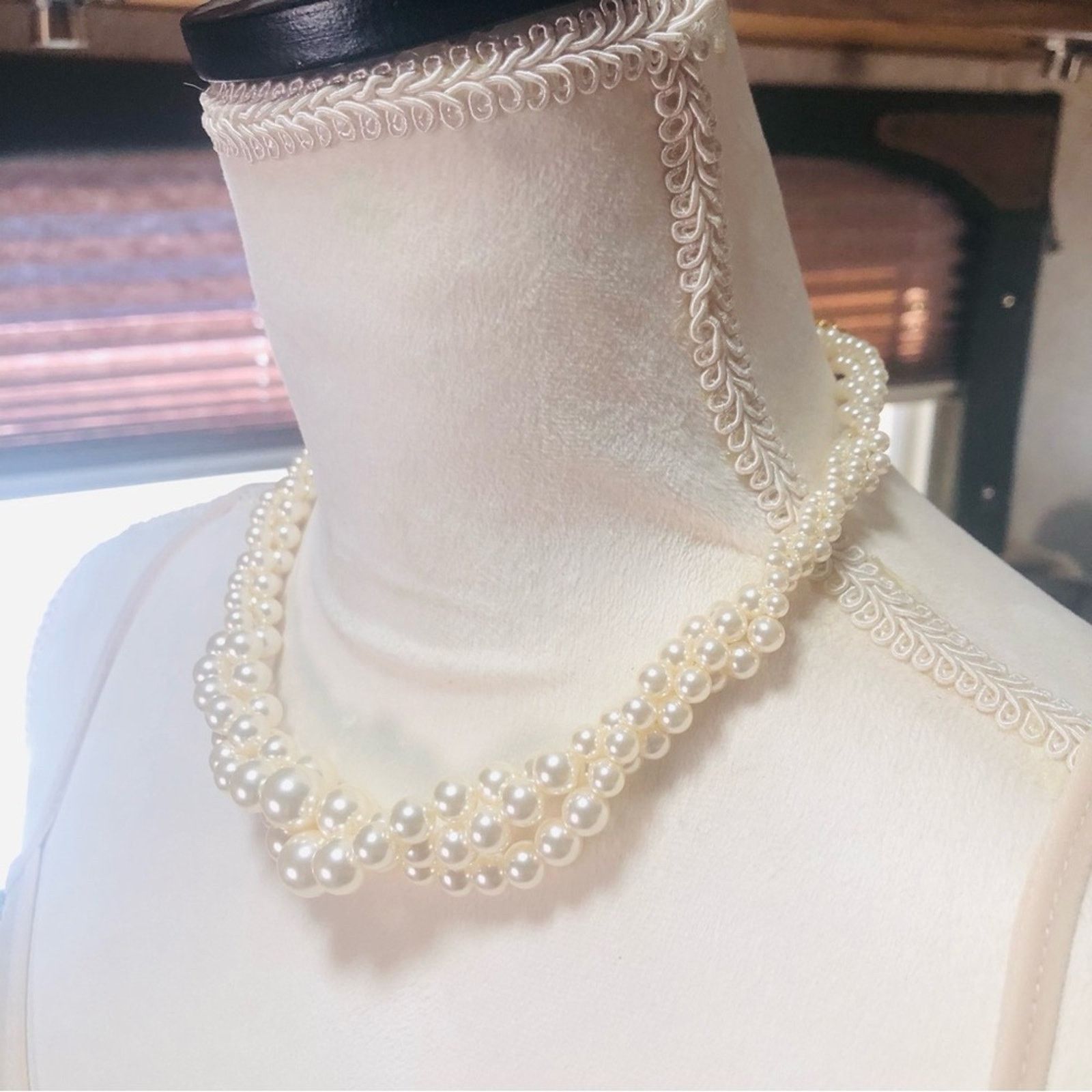Vintage Vintage Roman triple twisted graduated cream pearl necklace Size ONE SIZE - 2 Thumbnail