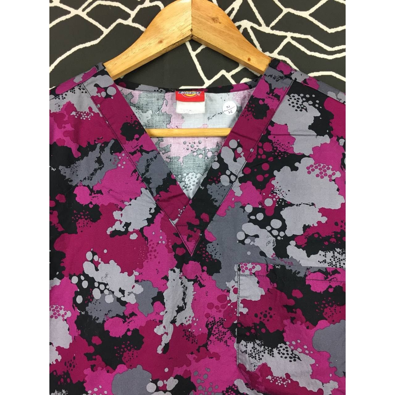 Dickies × Vintage Dickies Workwear Abstract Print V-Neck Scrub Top Size S Size US S / EU 44-46 / 1 - 4 Thumbnail
