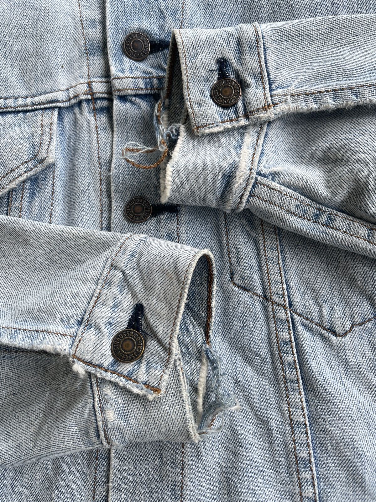 Levi's Vintage Clothing Vintage Levis J02 Distressed Trucker Denim Jacket Size US M / EU 48-50 / 2 - 12 Thumbnail