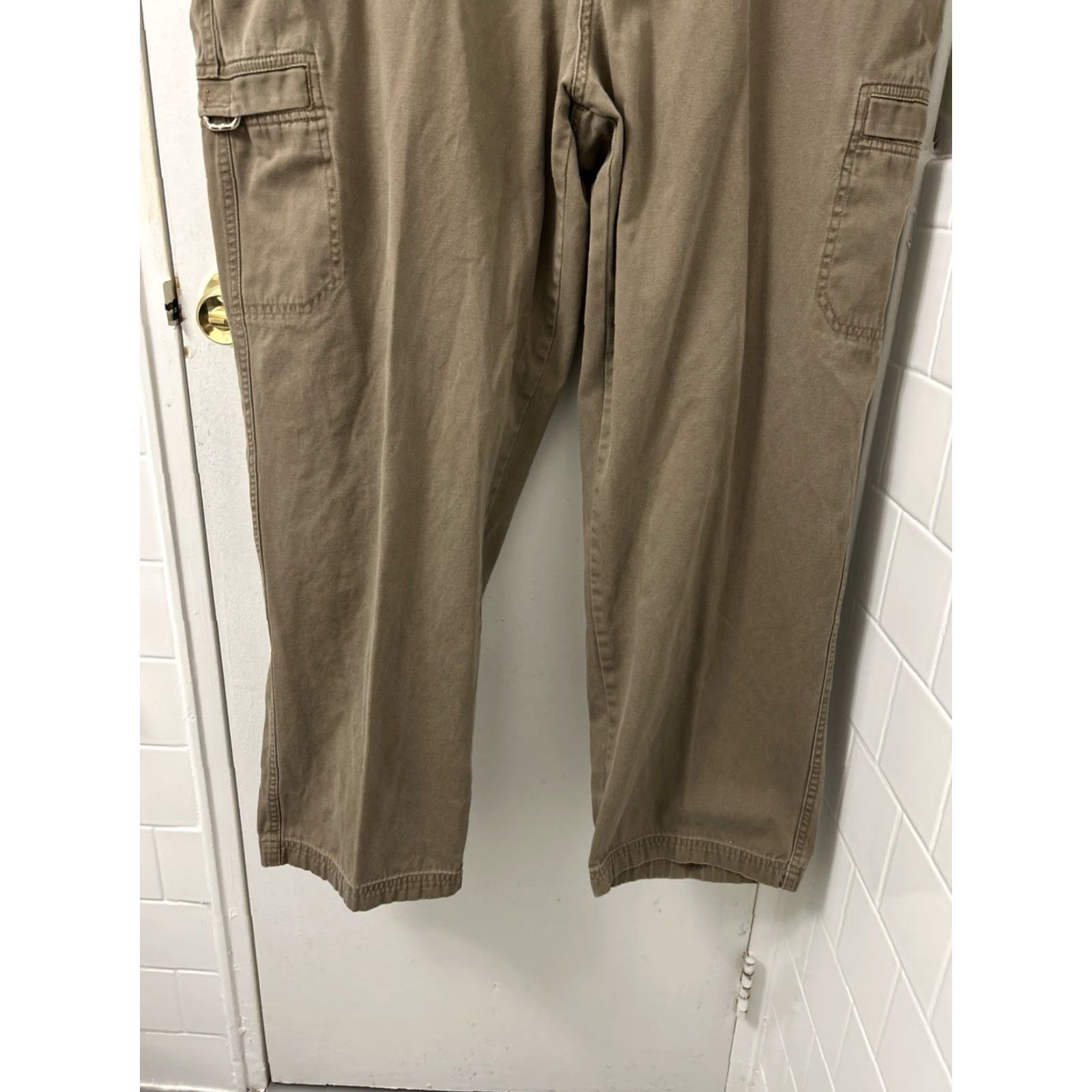 Vintage LL Bean Cargo Pants Mens 44x30 Brown Straight Leg Canvas 100% Cotton Workwear Casual Adjustable Waist Zipper Button Pockets Logo Relaxed Fit Size US 44 / EU 60 - 3 Thumbnail