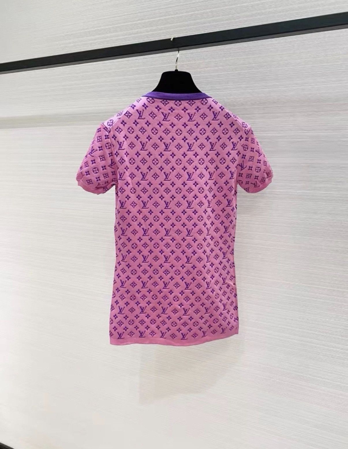 Louis Vuitton Louis Vuitton Hot Pink All-Logo Short Sleeve T-Shirt J33 Size XS / US 0-2 / IT 36-38 - 2 Thumbnail