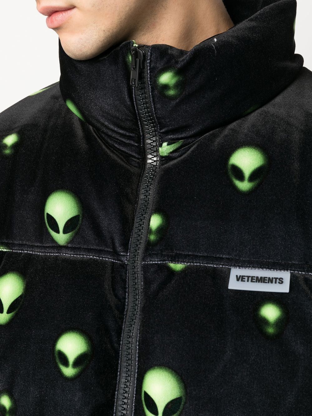 Vetements o1y0924 Shell Jacket in Black Size US S / EU 44-46 / 1 - 5 Thumbnail