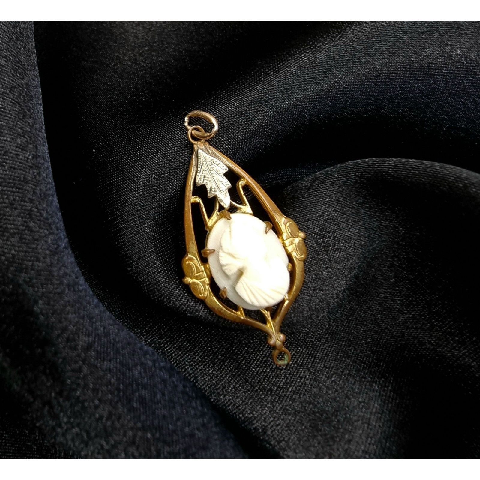 Vintage Antique Victorian Cameo Pendant With Intricate Frame And Lea Size ONE SIZE - 4 Thumbnail