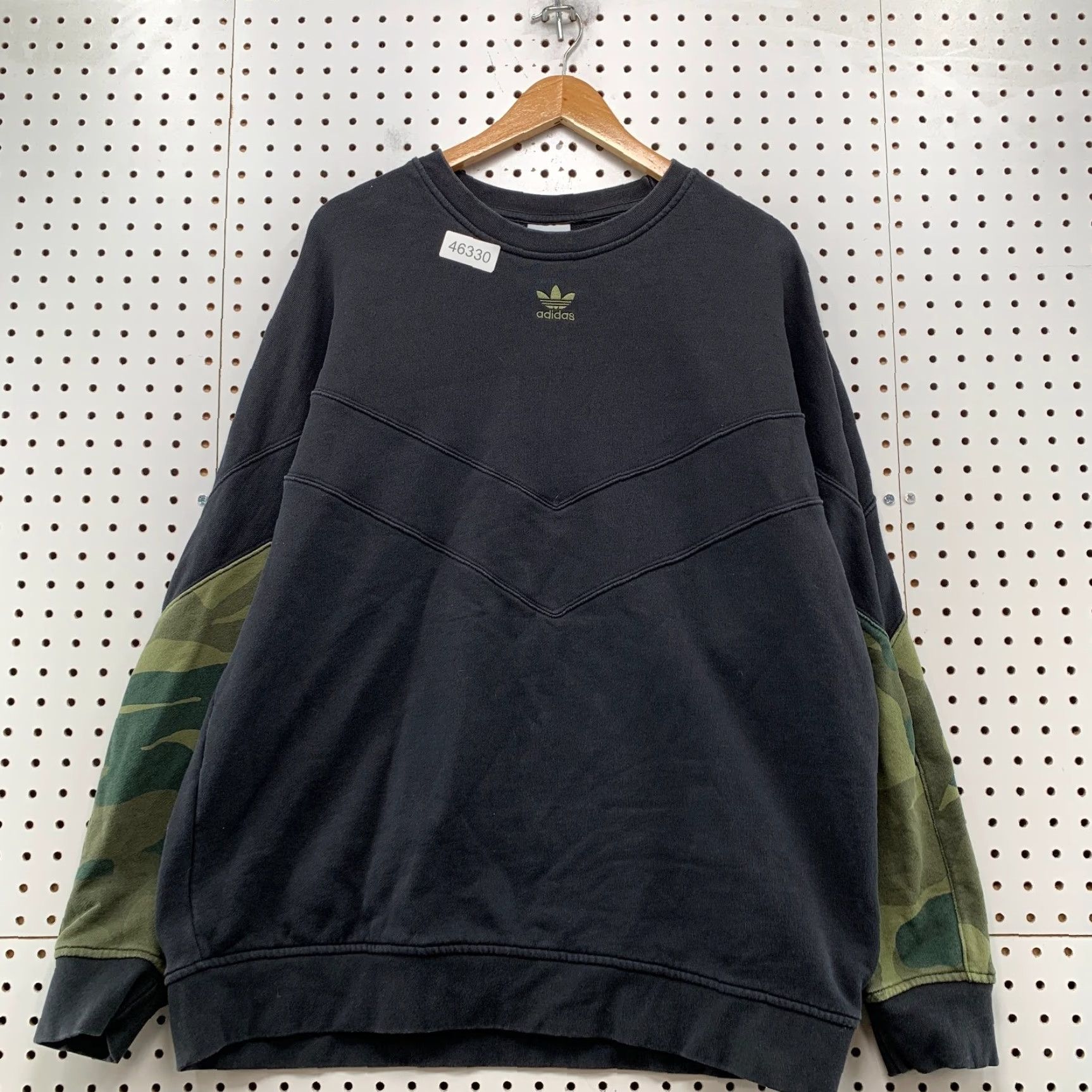 Adidas Adidas Sweatshirt Mens 2XL Black Camouflage Sleeves Hip Hop 26x30 Adult Regular Pullover Crew Neck Logo Spring Fall Winter Mens Size US XXL / EU 58 / 5 - 2 Thumbnail
