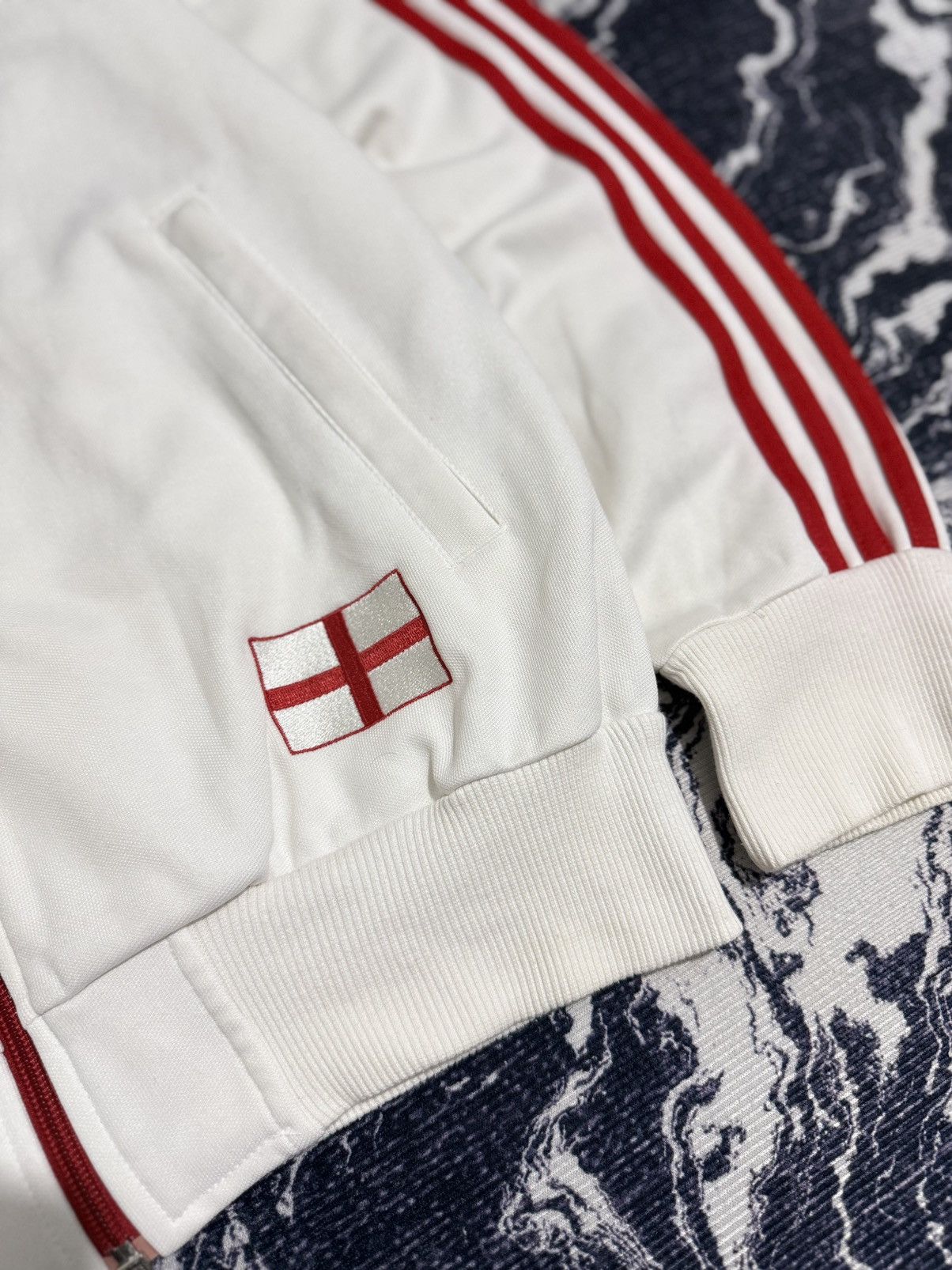 Vintage Vintage y2k adidas i love london track top Size US M / EU 48-50 / 2 - 5 Thumbnail
