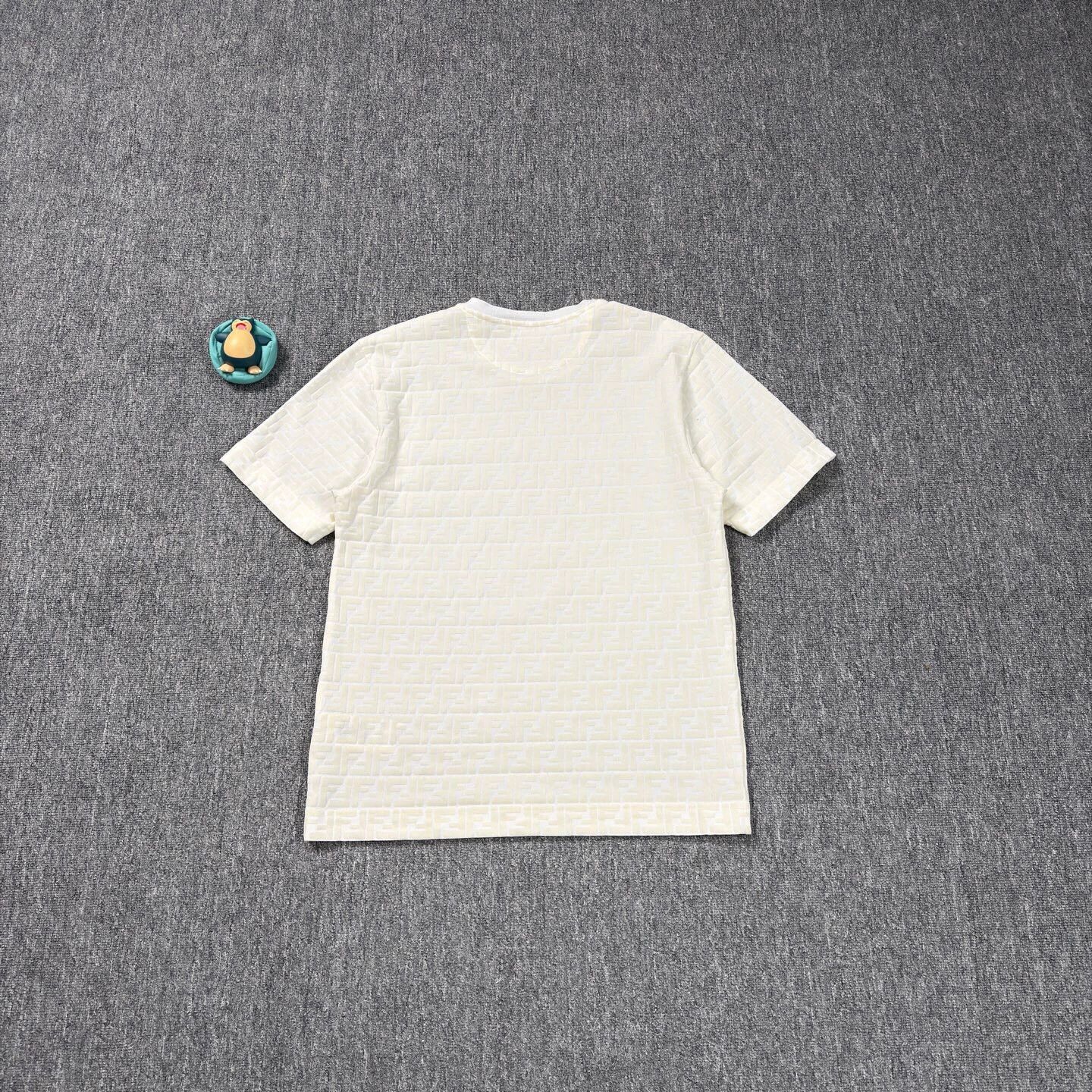Fendi Fendi Beige Flocked Allover Print Short Sleeve M LN Size US M / EU 48-50 / 2 - 2 Thumbnail