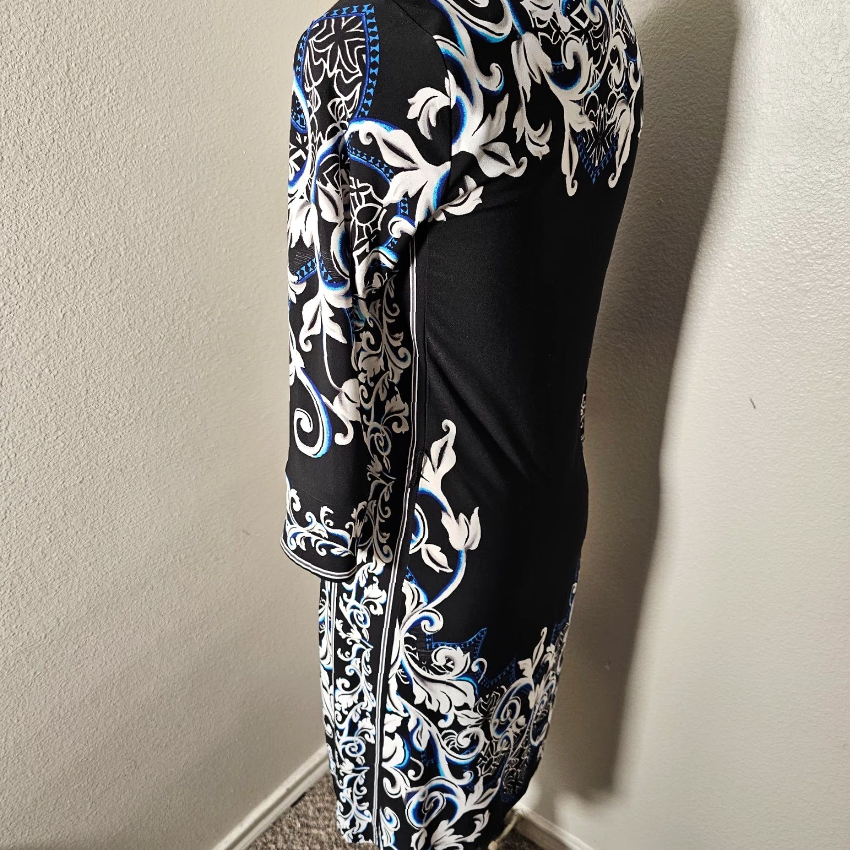 White House Black Market WHBM Women's Dress XS Black Floral Career Mini Sheath Long Sleeve Boat Neck Size XS / US 0-2 / IT 36-38 - 3 Thumbnail