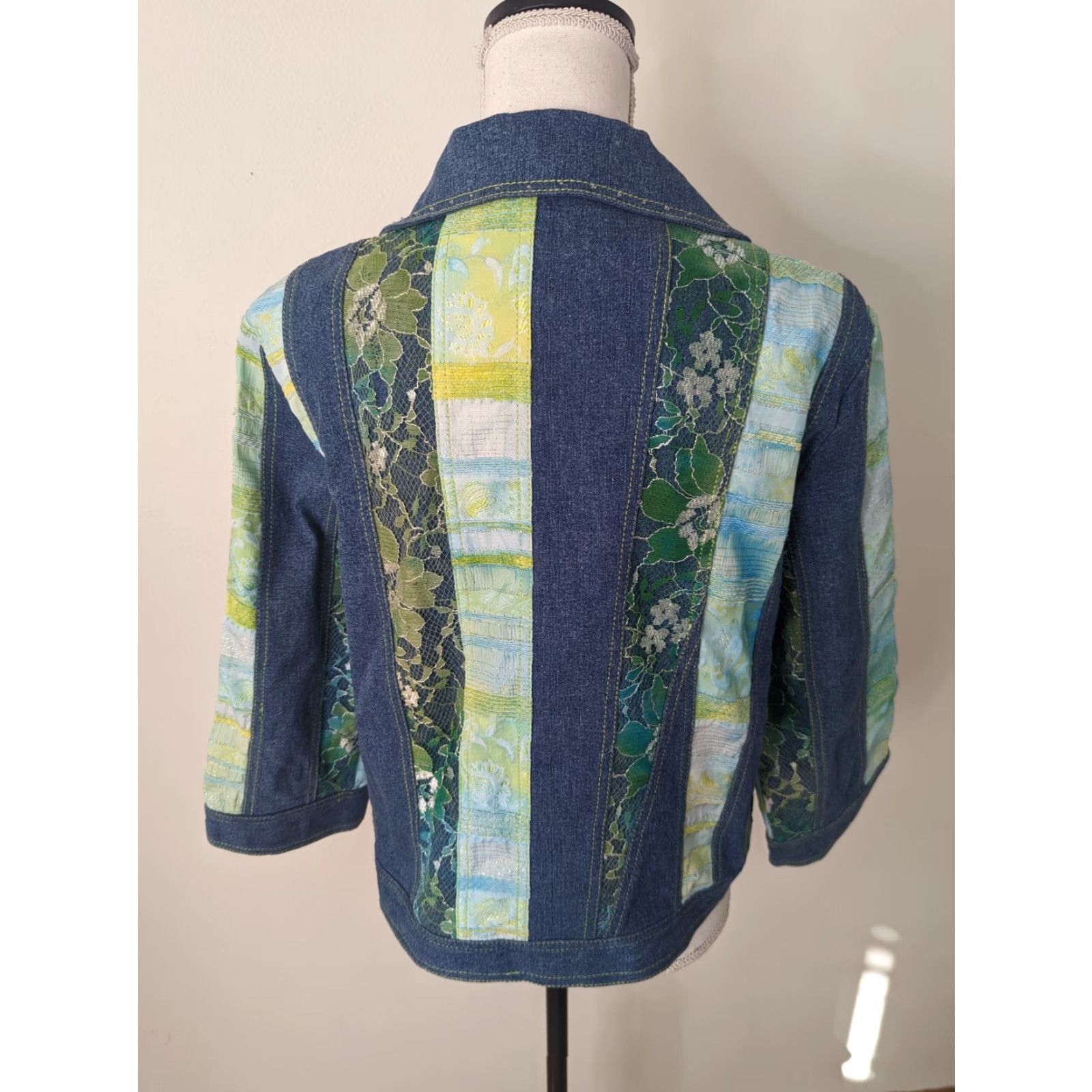 Denime Vintage 00s Y2K Art Deco Embroidered Denim Lace Jacket Size M Blue User: Vintage 00s Y2K Art Deco Embroidered Denim Lace Jacket Size M Blue Size M / US 6-8 / IT 42-44 - 3 Thumbnail