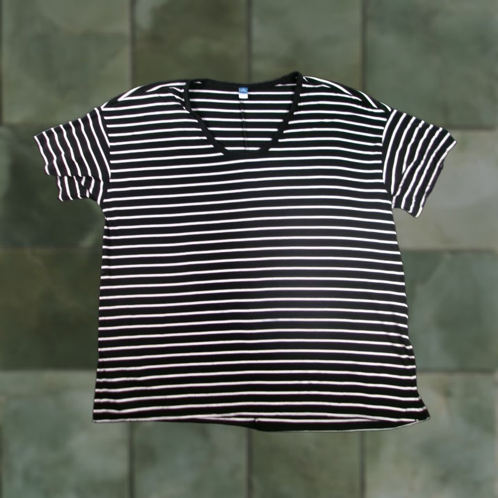 Old Navy VINTAGE Old Navy Womens T-Shirt Adult XXL Tall Black White Stripes V-Neck Short Sleeve Casual Summer Size XXL / US 16-18 / IT 52-54 - 1 Thumbnail