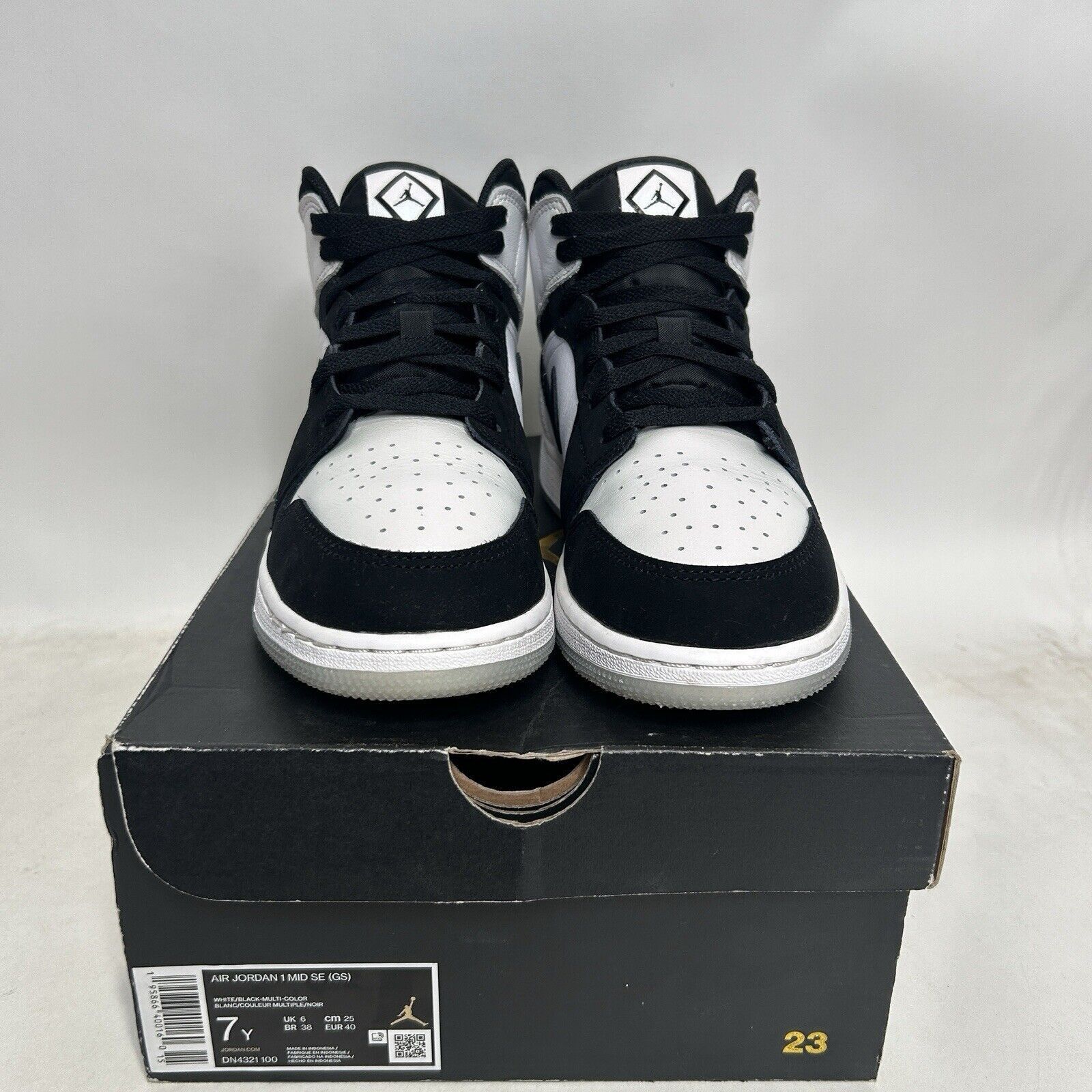 Nike Nike Air Jordan 1 Retro Mid SE GS “Diamond Shorts” 2024 Size US 8.5 / IT 38.5 - 2 Thumbnail