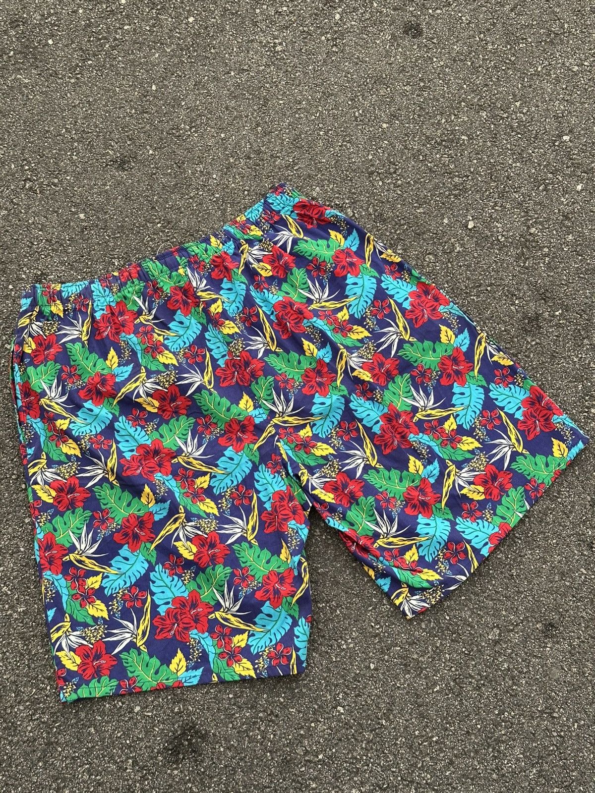 Polo Ralph Lauren Polo Ralph Lauren floral-print swim shorts. Size US 32 / EU 48 - 4 Thumbnail