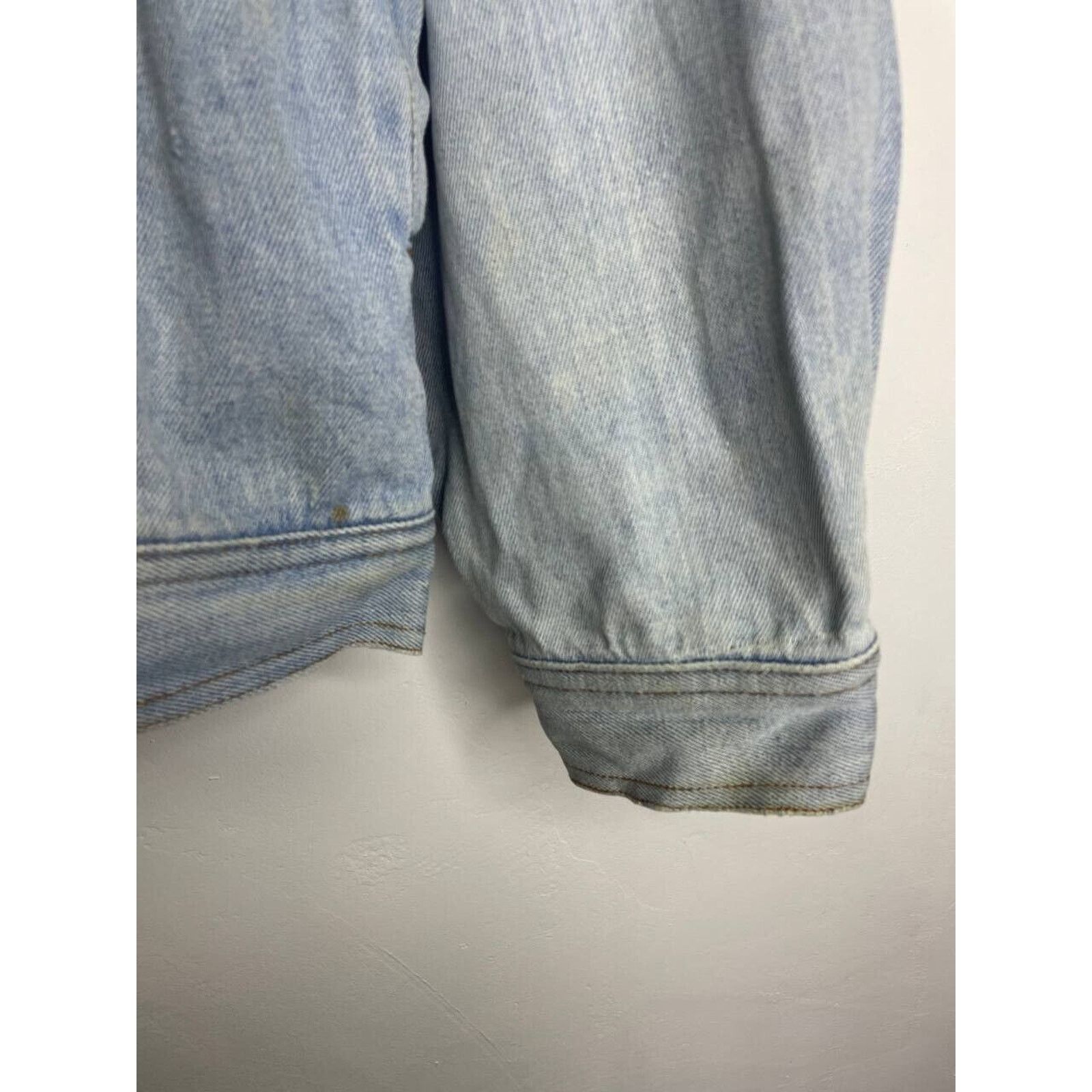Disney × Mickey Mouse × Vintage Vintage Disney Mickey & Co. Denim Jacket Light Wash Size L Size US L / EU 52-54 / 3 - 3 Thumbnail