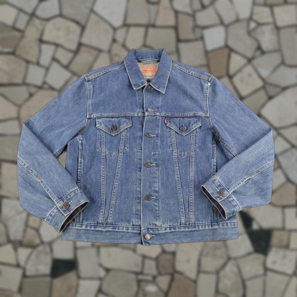 VINTAGE Levi's Denim Jacket Mens Medium Blue Trucker Jean Coat Red Tab Button Up 70550 - Casual Everyday 70550 Mens Medium Blue Denim Jacket