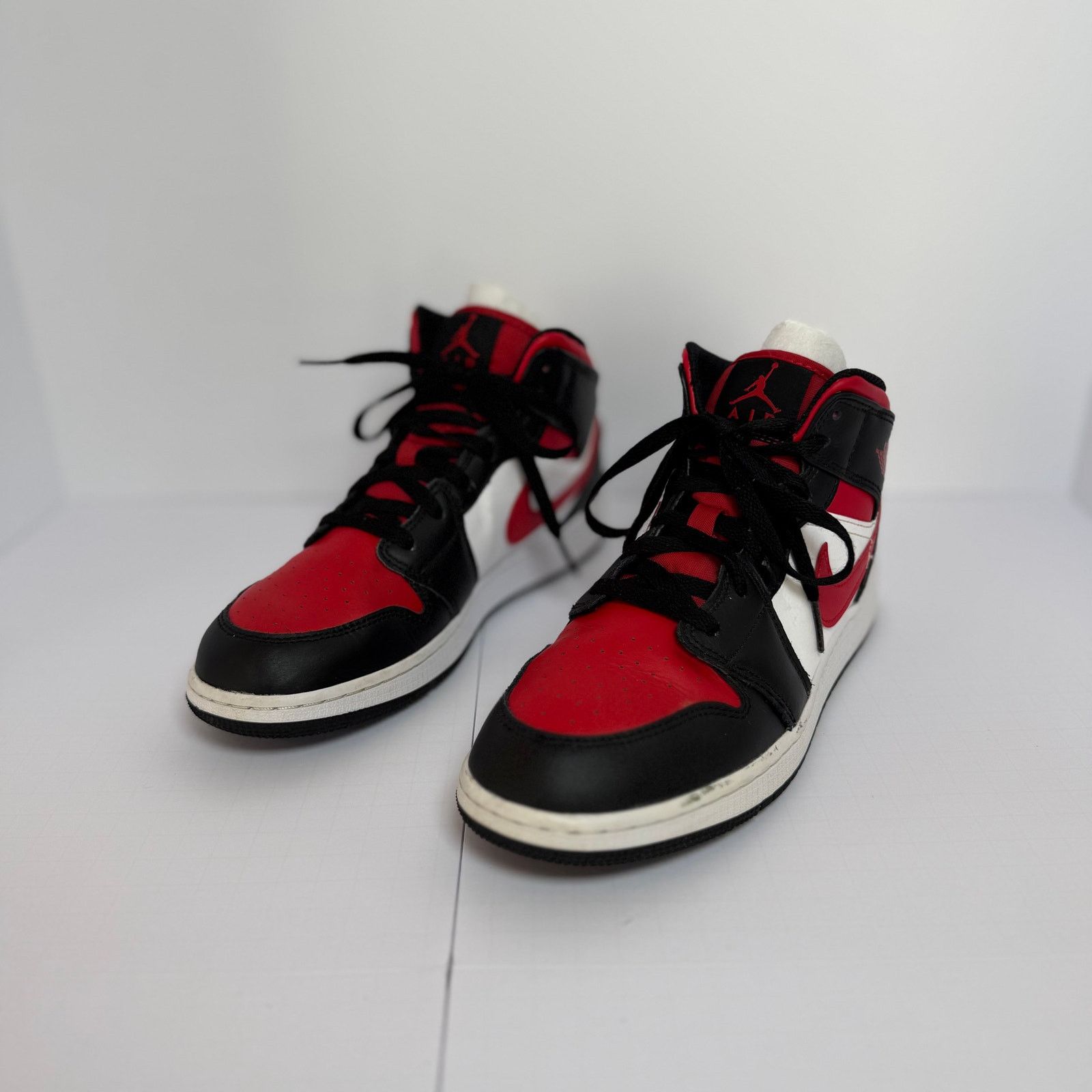 Jordan Brand The Air Jordan 1 Mid 'Black Fire Red' (554725-079) Size US 7 / EU 40 - 3 Thumbnail