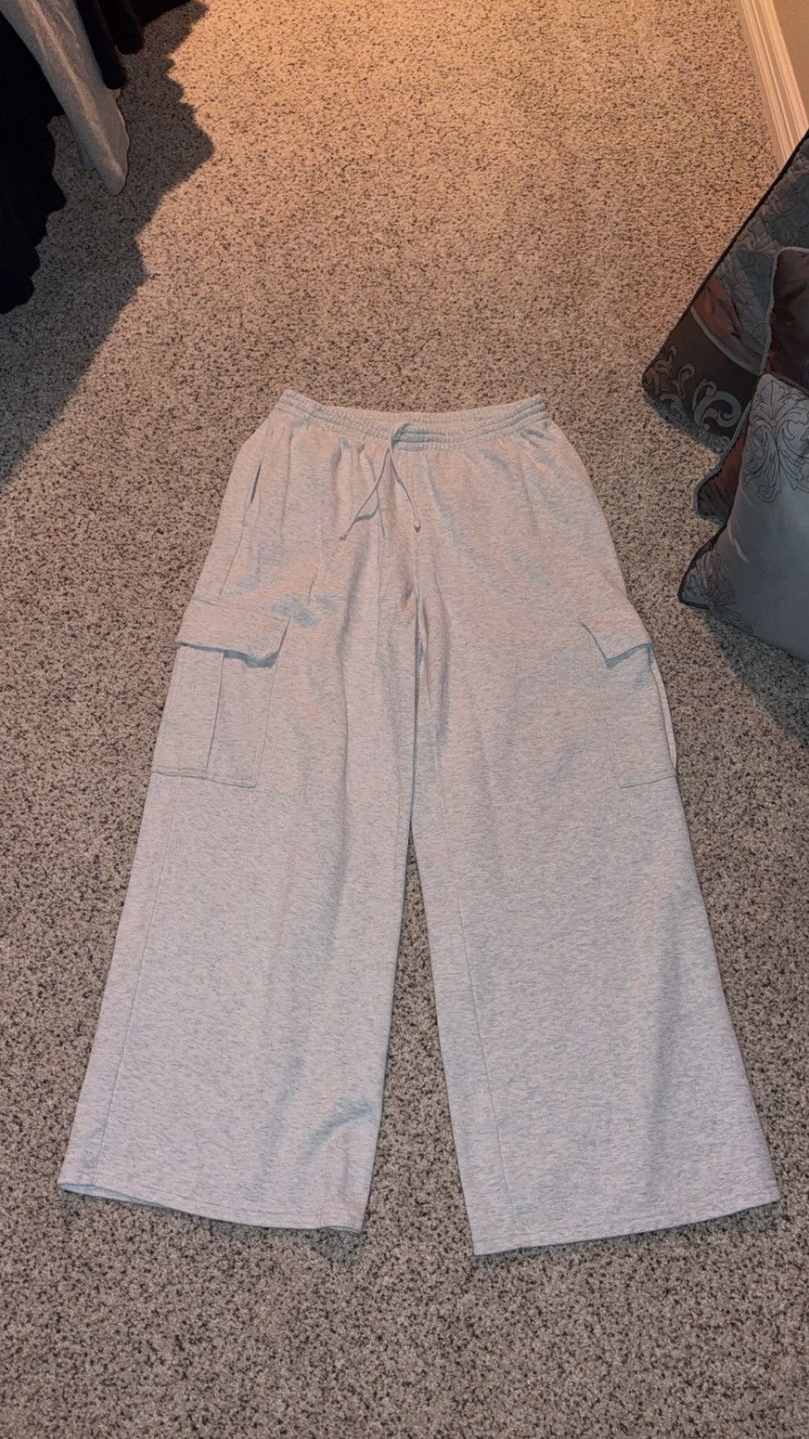 SKIMS SKIMS COTTON FLEECE OVERSIZED CARGO PANT | LIGHT GREY Size 34" / US 12 / IT 48 - 1 Thumbnail