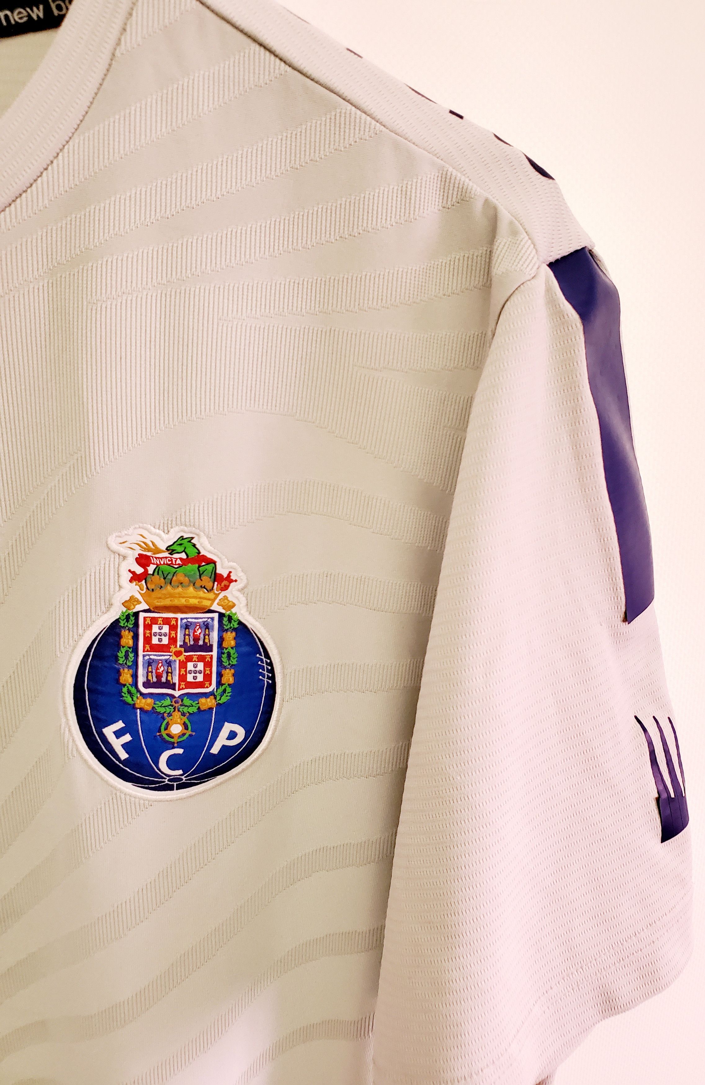 New Balance Fc Porto Pre-game Jersey 2022/23 soccer jersey size L Size US L / EU 52-54 / 3 - 2 Thumbnail