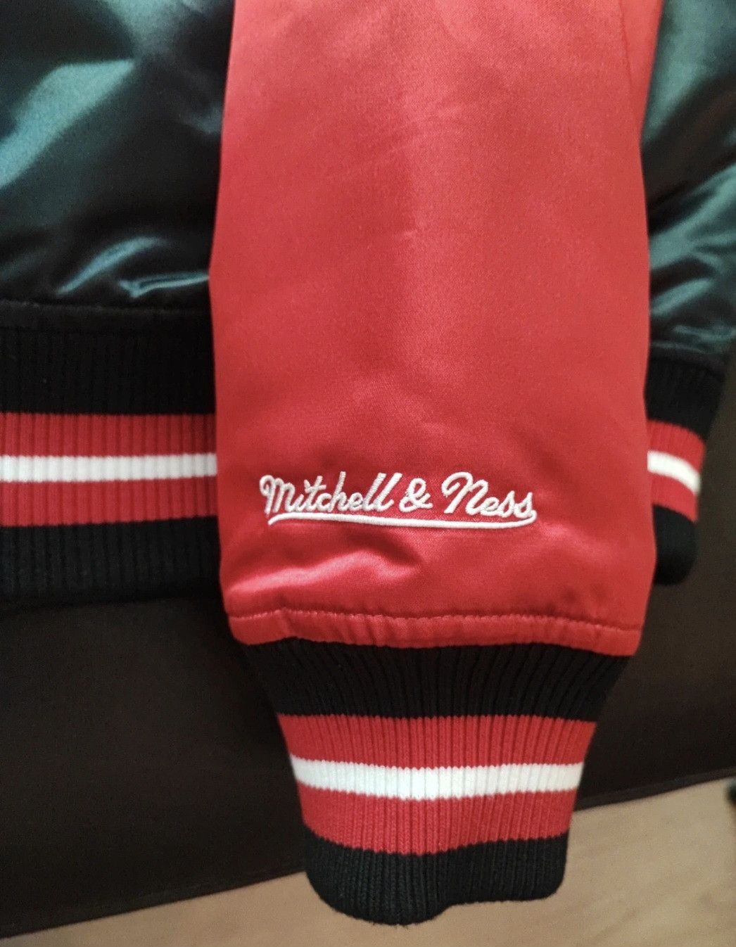 Mitchell & Ness Chicago Bulls Varsity Jacket – NBA Finals 1996 Size US L / EU 52-54 / 3 - 10 Thumbnail