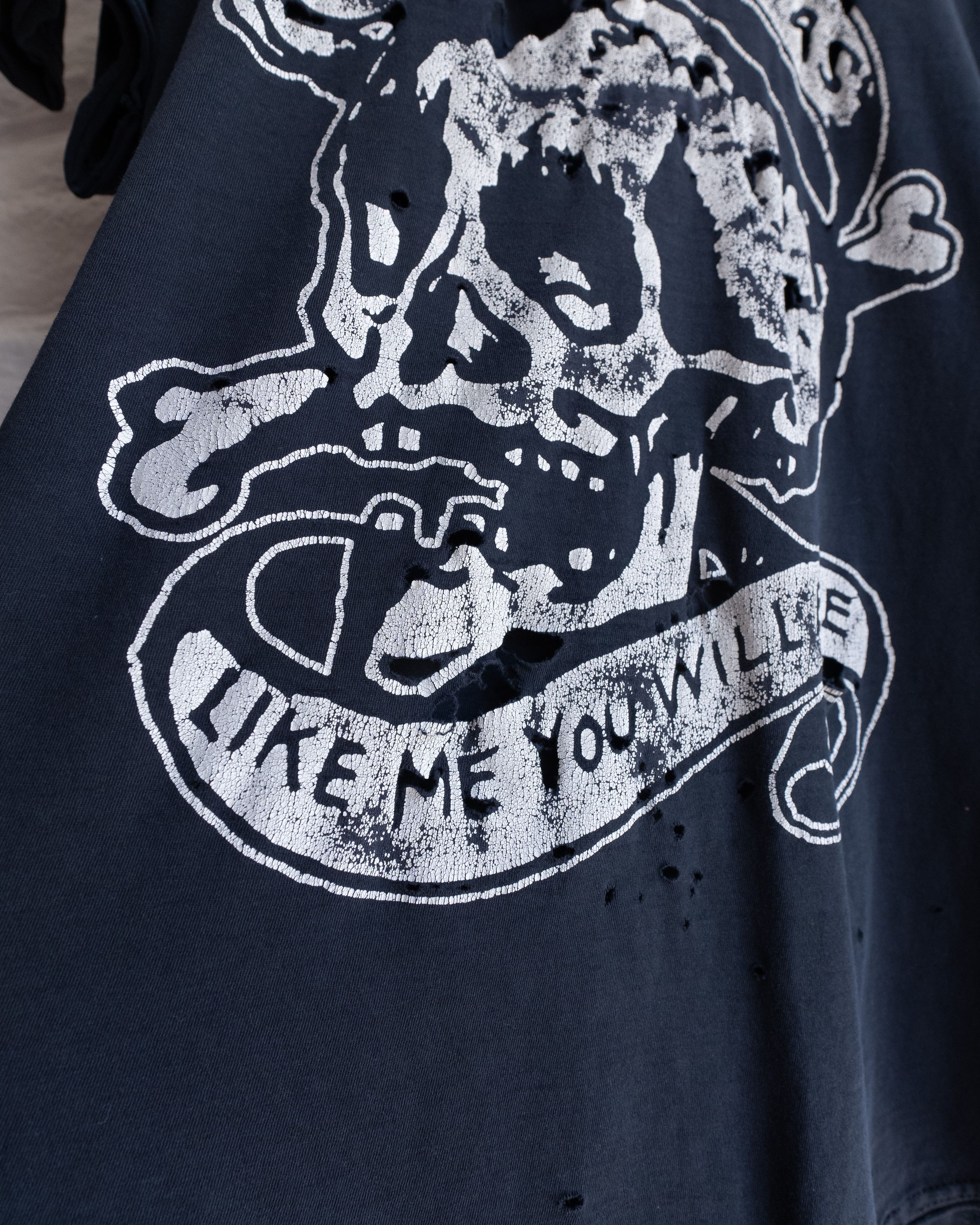 Vintage Vintage Jolly Roger Skull Print T Shirt Y2K Men's L Thrashed Size US L / EU 52-54 / 3 - 4 Thumbnail