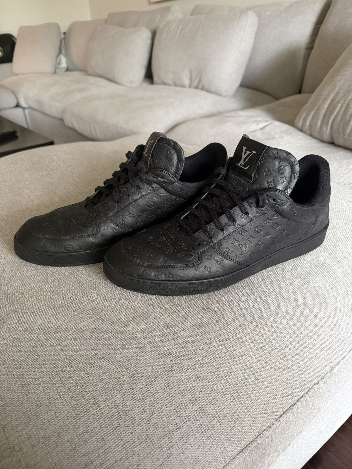Louis Vuitton Louis Vuitton LV Monogram Leather Sneakers Size US 10.5 / EU 43-44 - 3 Thumbnail